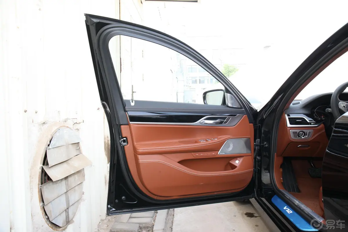 宝马7系改款 M760Li xDrive V12 豪华套装驾驶员侧前车门