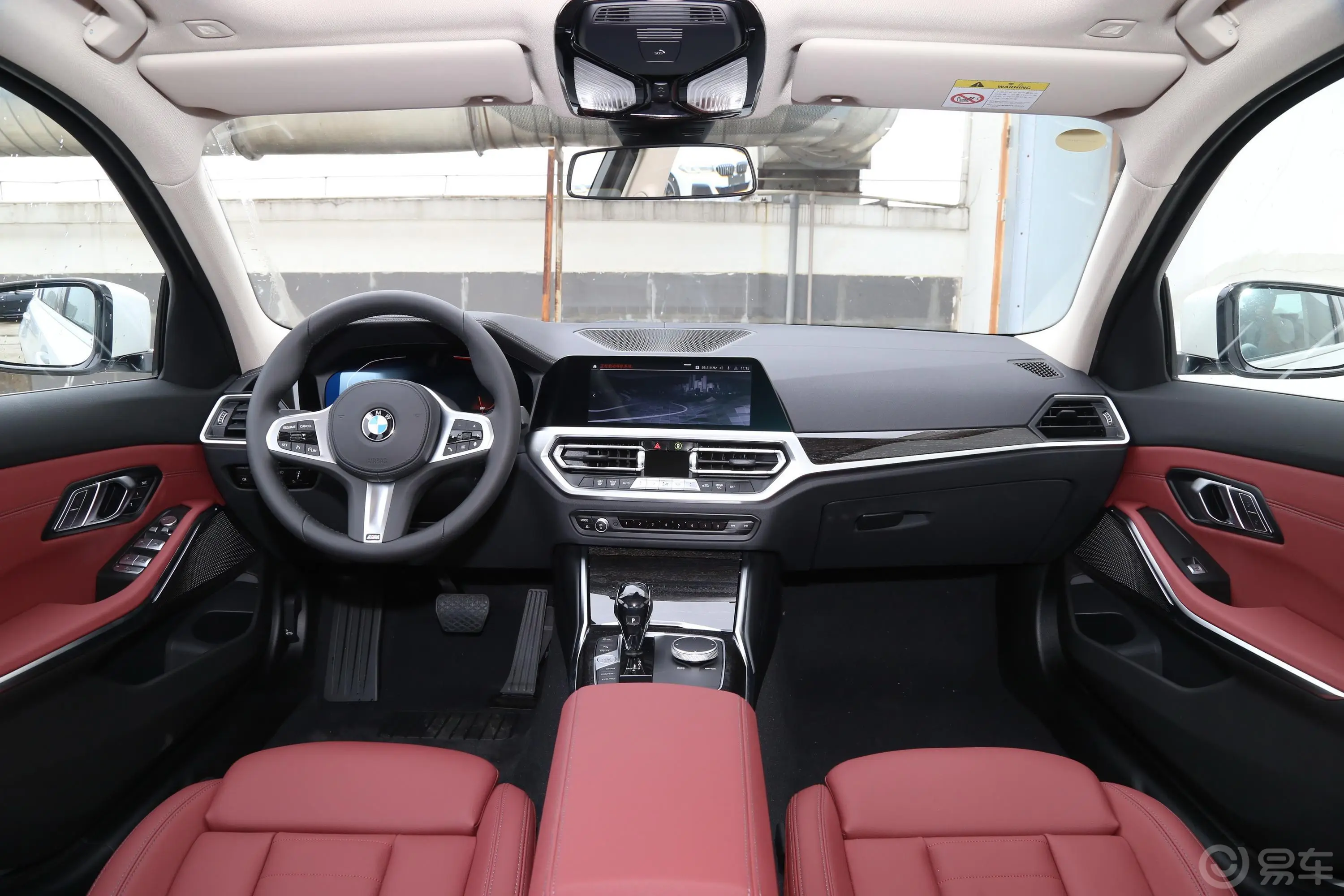 宝马3系改款2 325Li xDrive M运动套装前排中央扶手