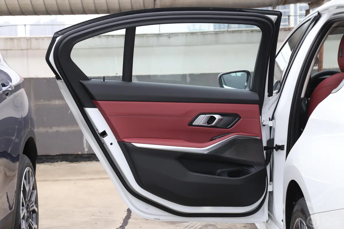 宝马3系改款2 325Li xDrive M运动套装驾驶员侧后车门