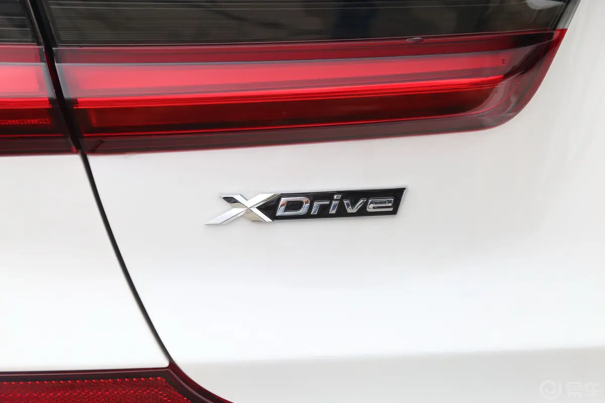 宝马3系改款2 325Li xDrive M运动套装外观