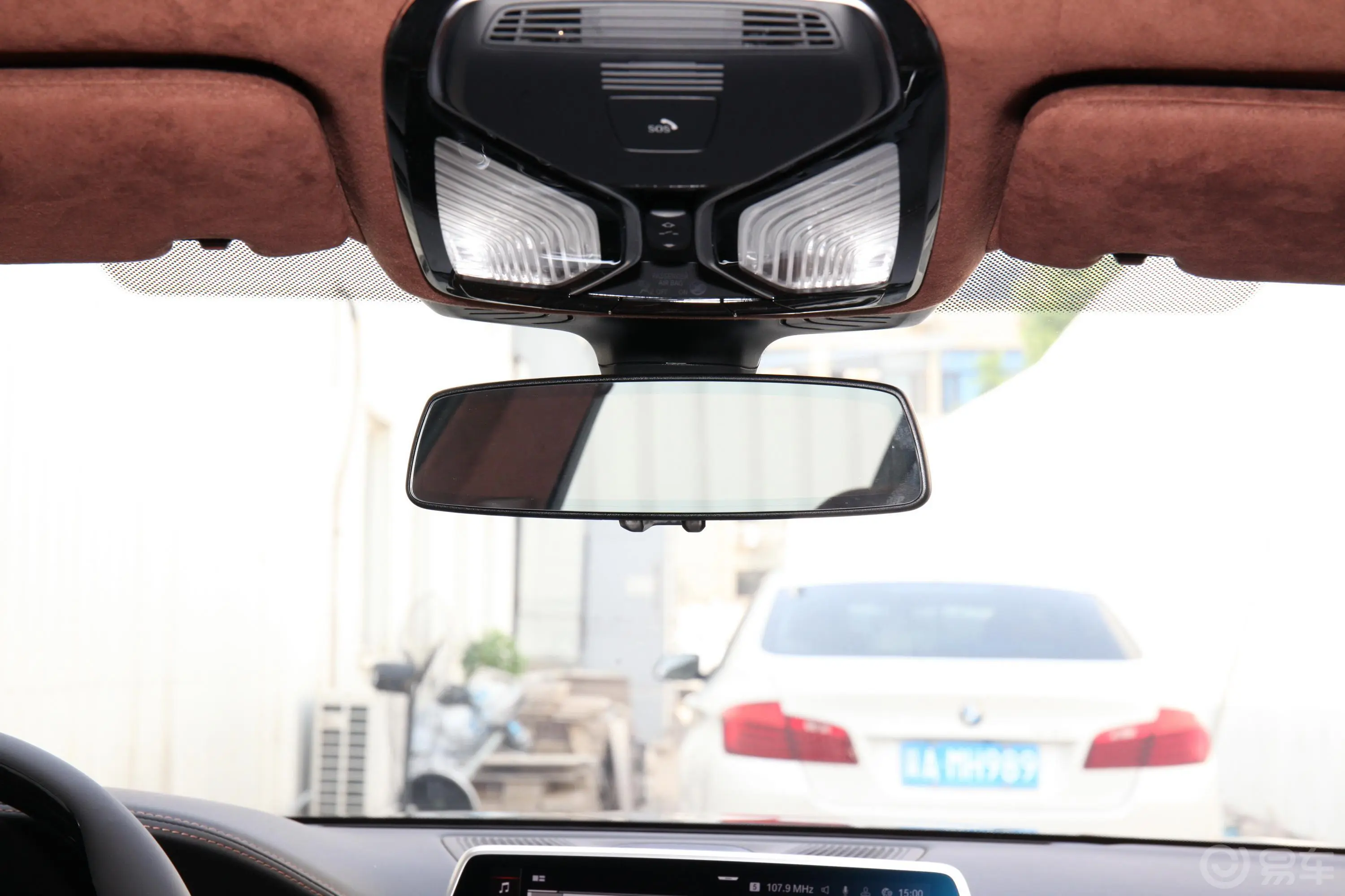 宝马7系改款 M760Li xDrive V12 豪华套装内后视镜