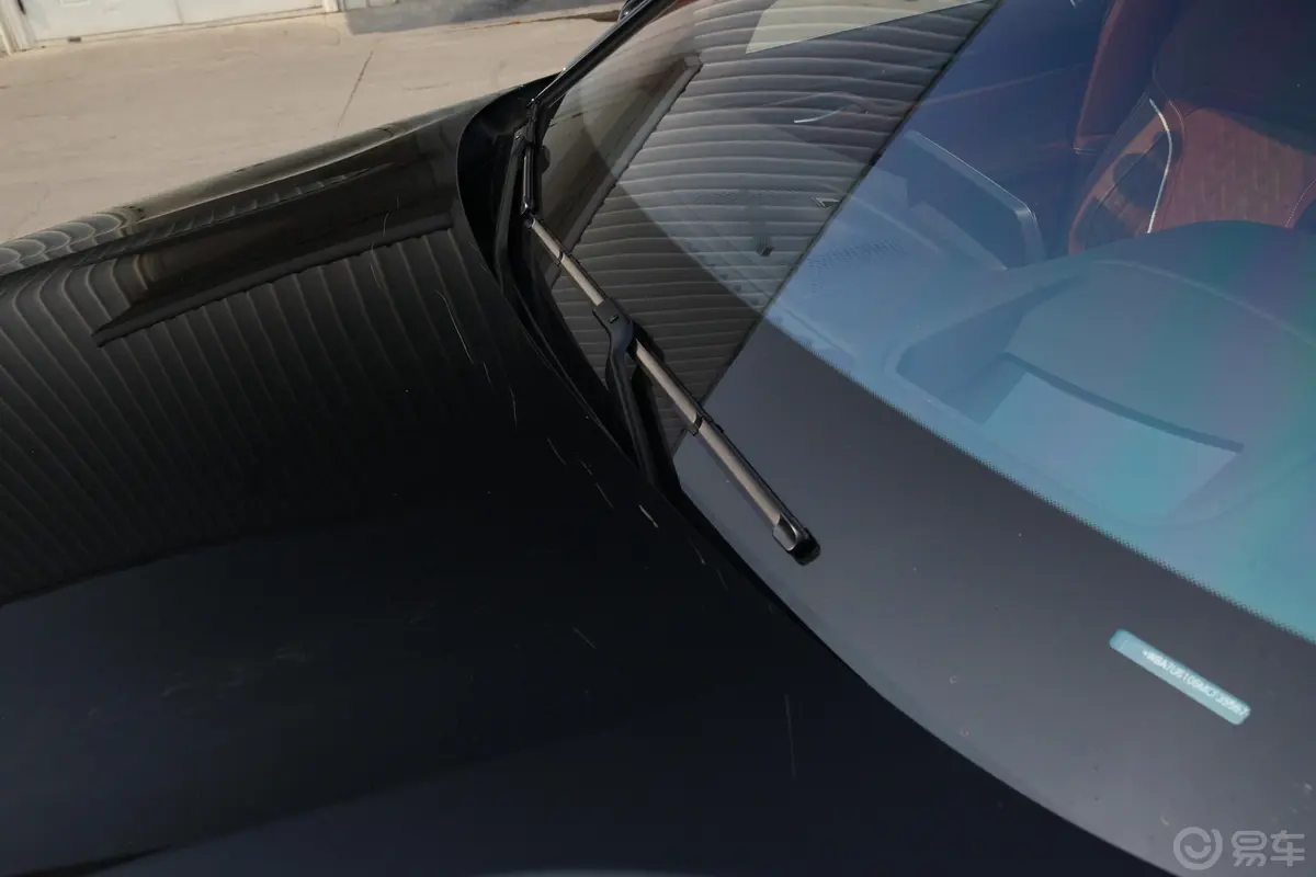 宝马7系改款 M760Li xDrive V12 豪华套装雨刷器