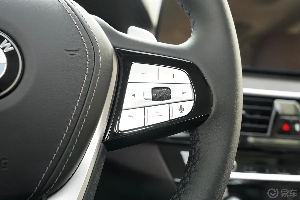 宝马5系改款 530Li 尊享型 豪华套装右侧方向盘功能按键