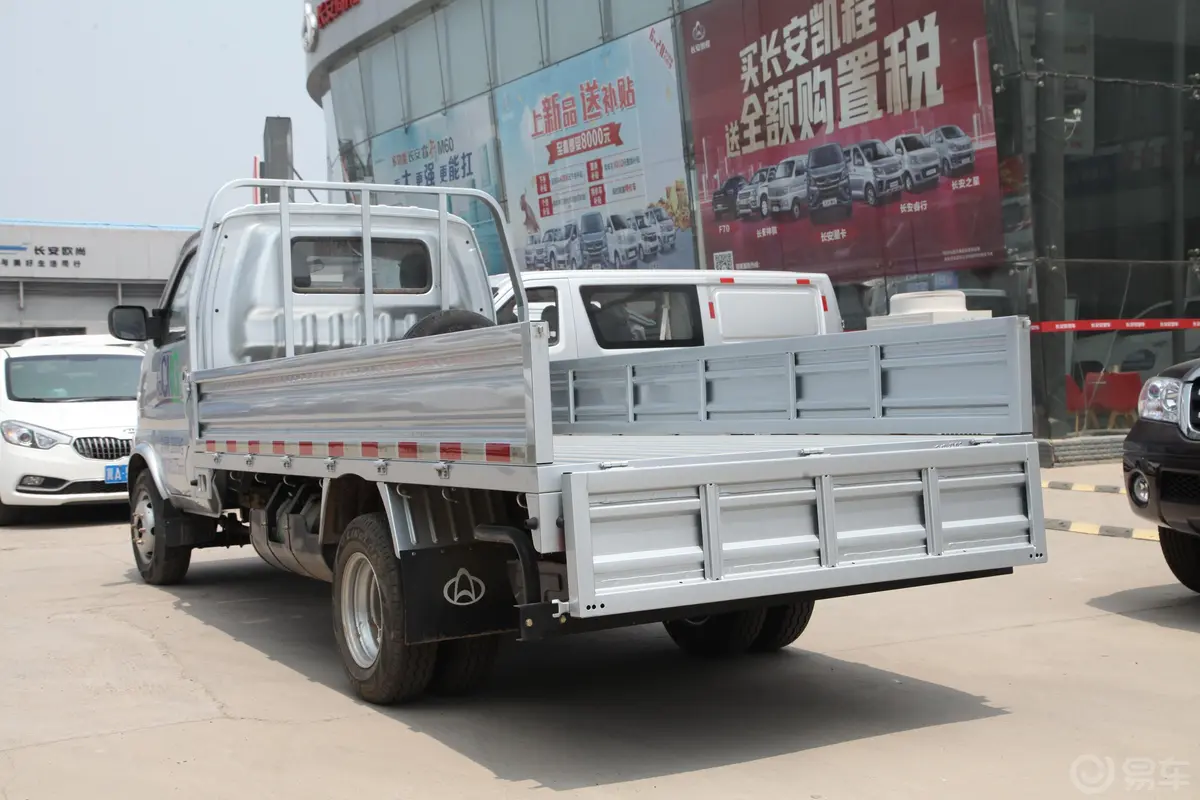 神骐T201.6L 手动 单排标准式运输车 标准型 CNG 国VI后备厢开启45度侧拍