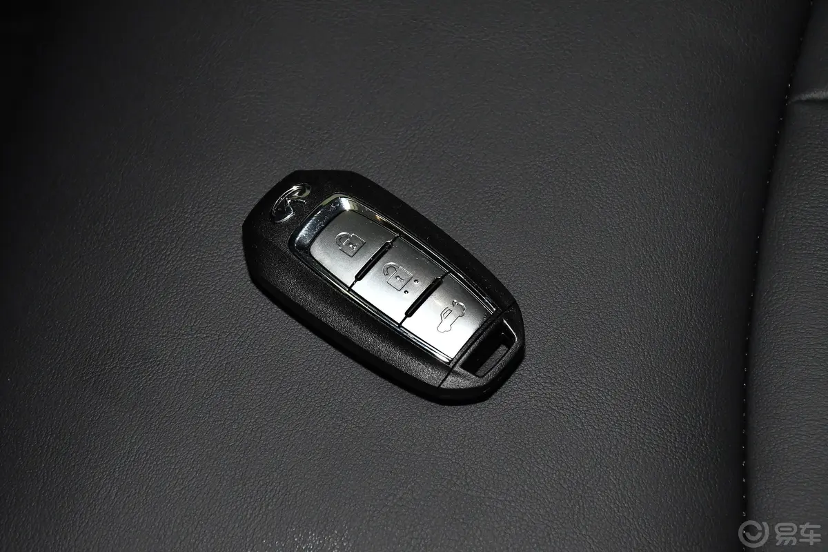 英菲尼迪Q50L2.0T 舒适版钥匙正面