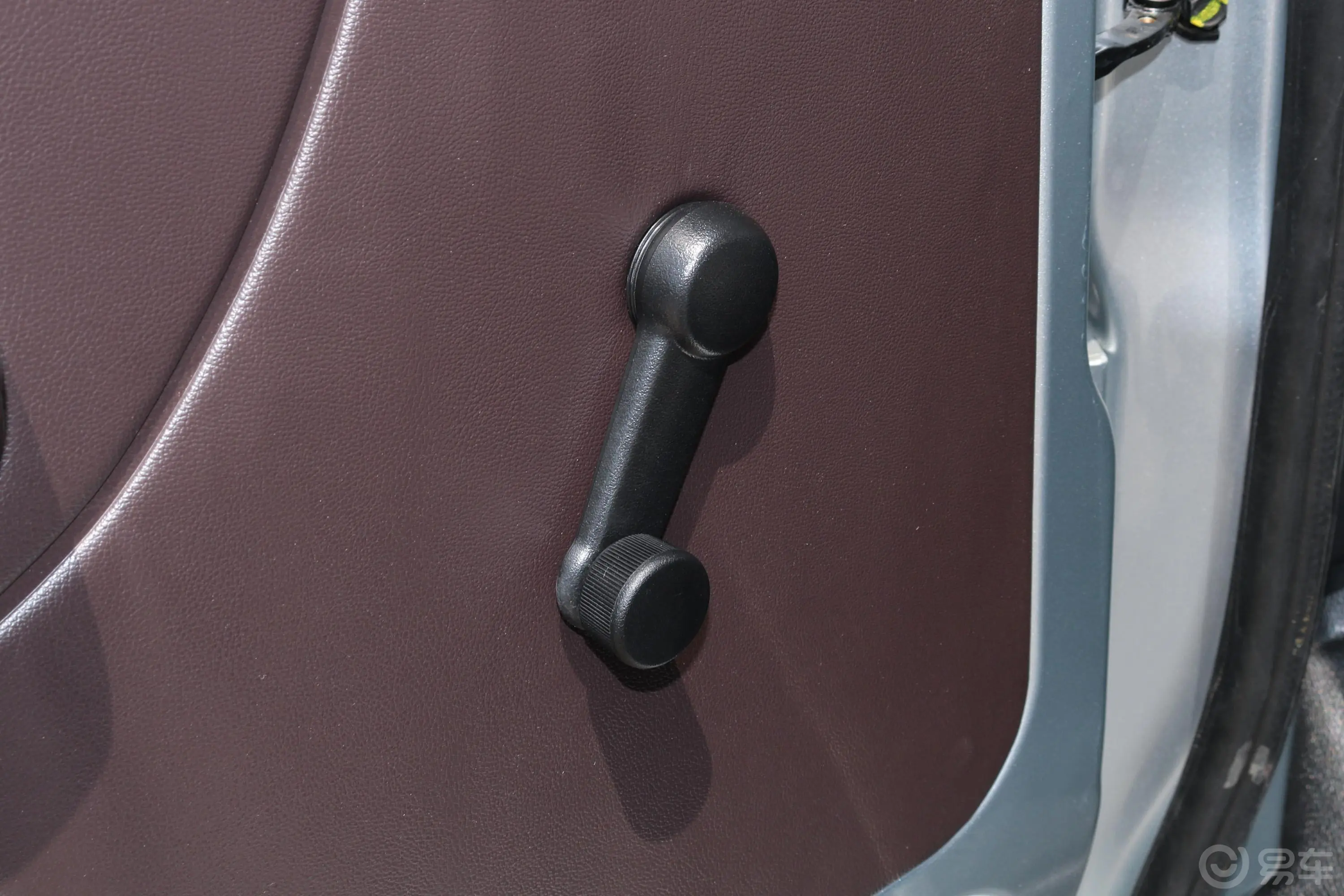 长安星卡1.5L 长轴版 双排 基本型后车窗调节