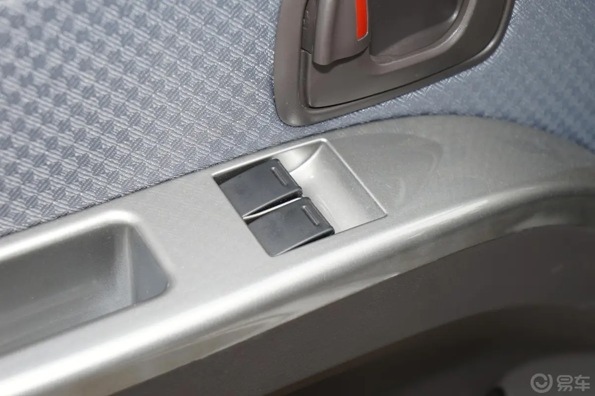 五菱荣光1.5L 手动 加长标准型 封窗车(空调版) 2座 国VI车窗调节整体