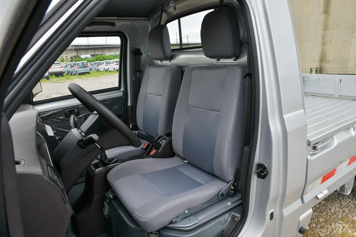 五菱荣光小卡1.5L 单排标准型空调版 2座驾驶员座椅