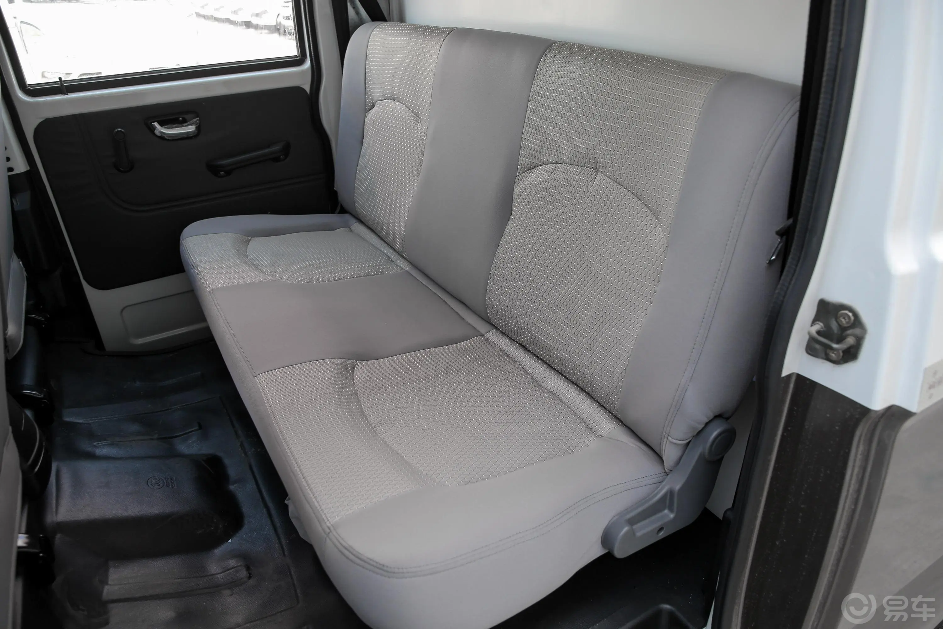 长安V5东安1.6L 122马力 厢货 双排 标准版 汽油 国Ⅵ后排座椅