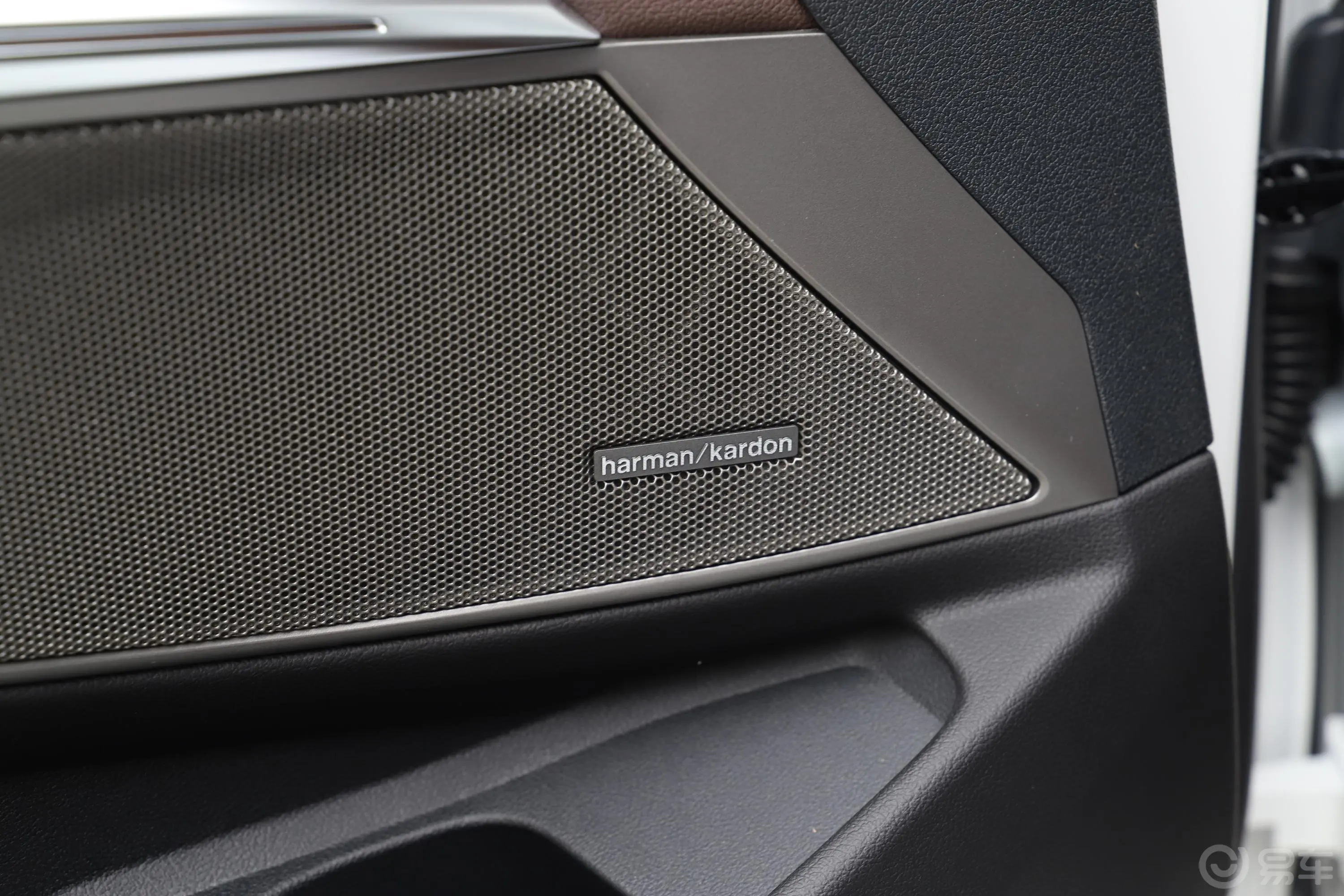 宝马3系改款2 330Li xDrive M运动曜夜套装音响和品牌
