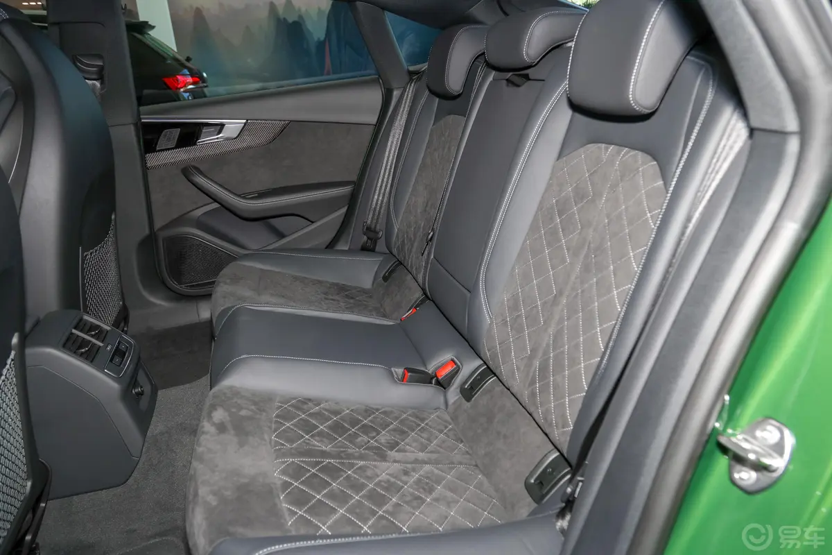 奥迪RS 52.9T Sportback后排座椅