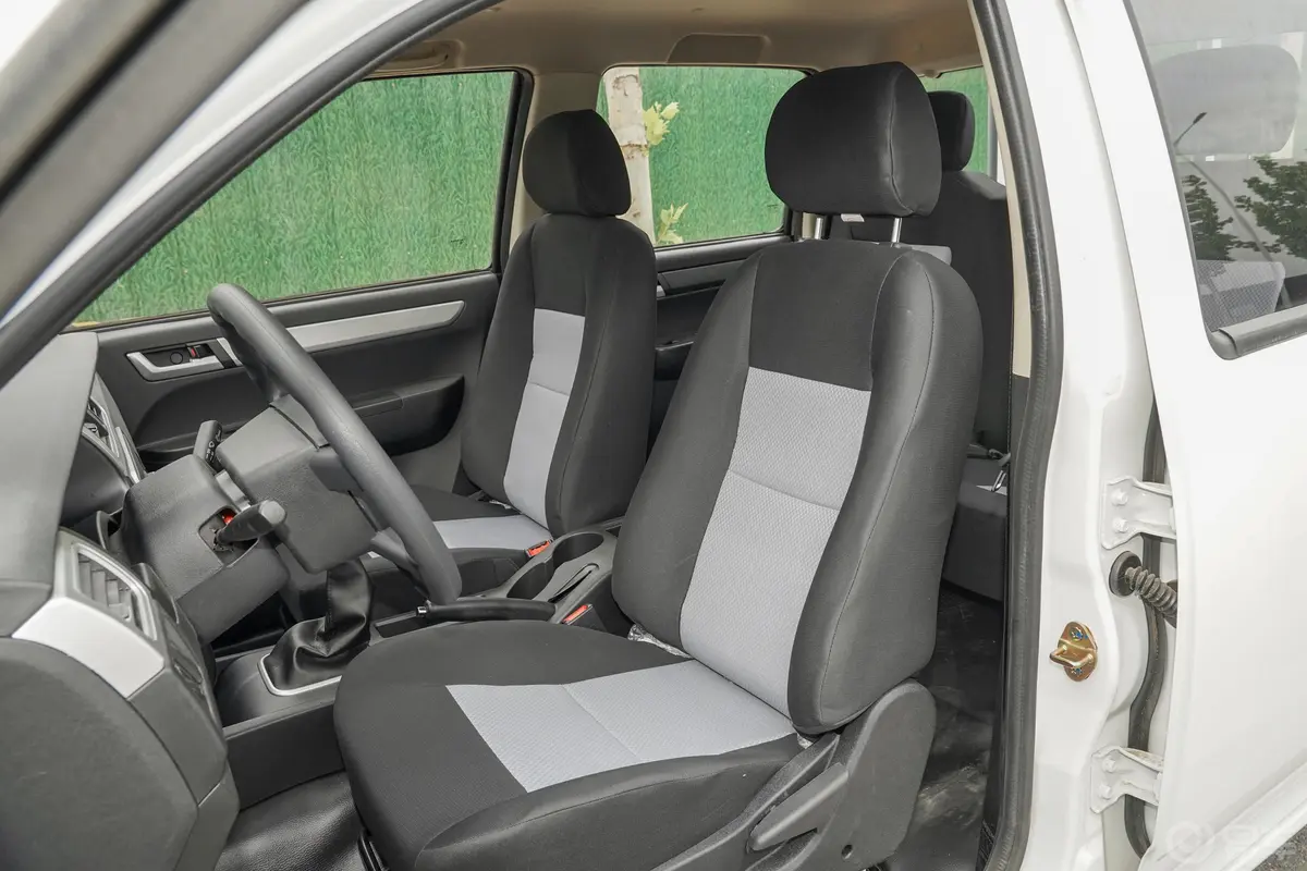 神骐F30创业版 1.5L 手动 双排长轴 标准型驾驶员座椅