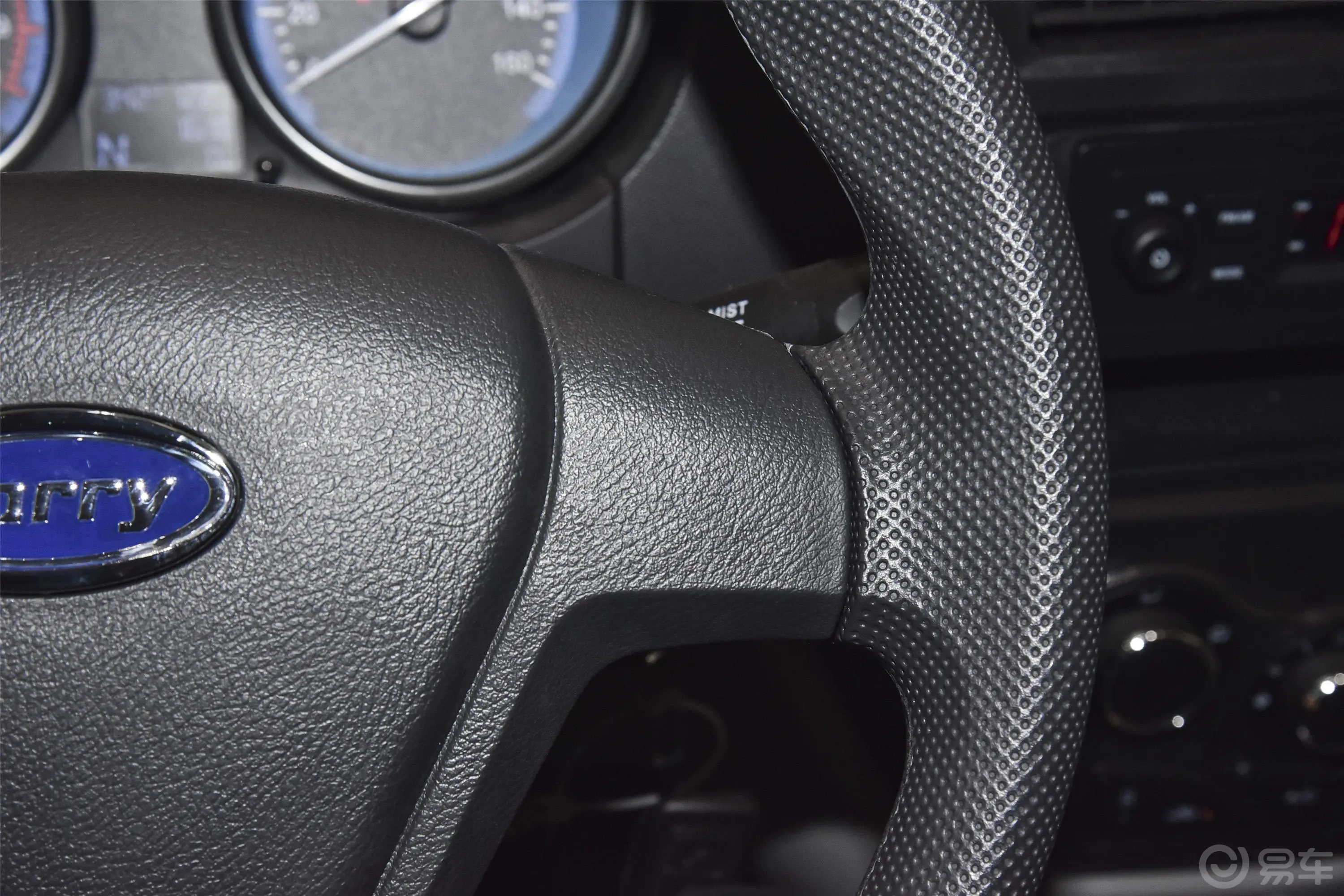 优优EV舒适型SQR5032右侧方向盘功能按键