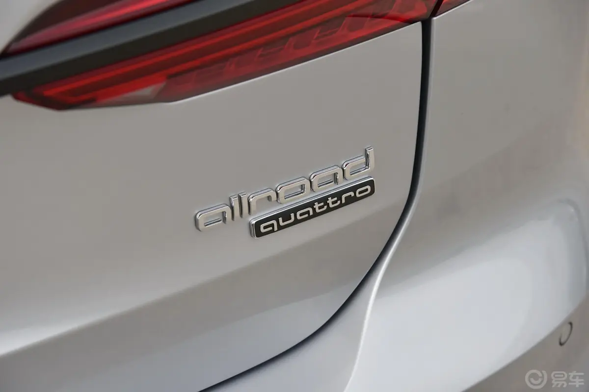 奥迪A6Allroad quattro 探索家 55 TFSI 尊享越野型外观