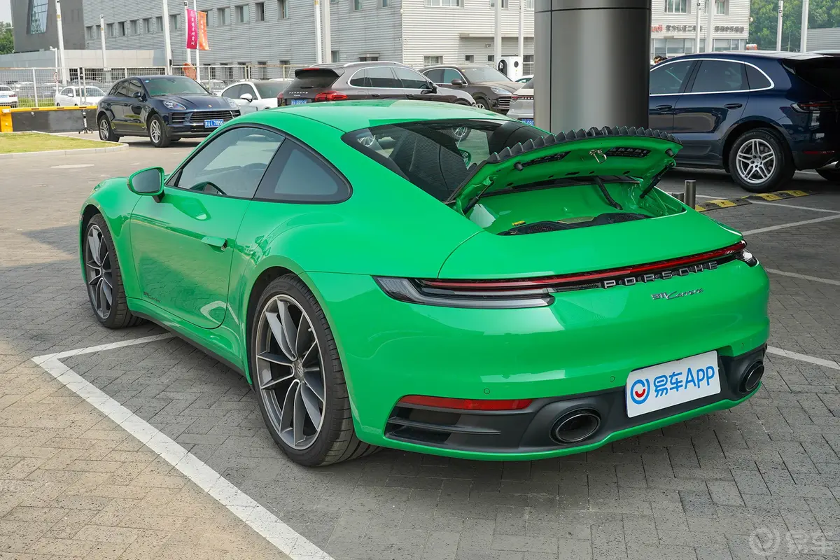 保时捷911Carrera 3.0T后备厢开启45度侧拍