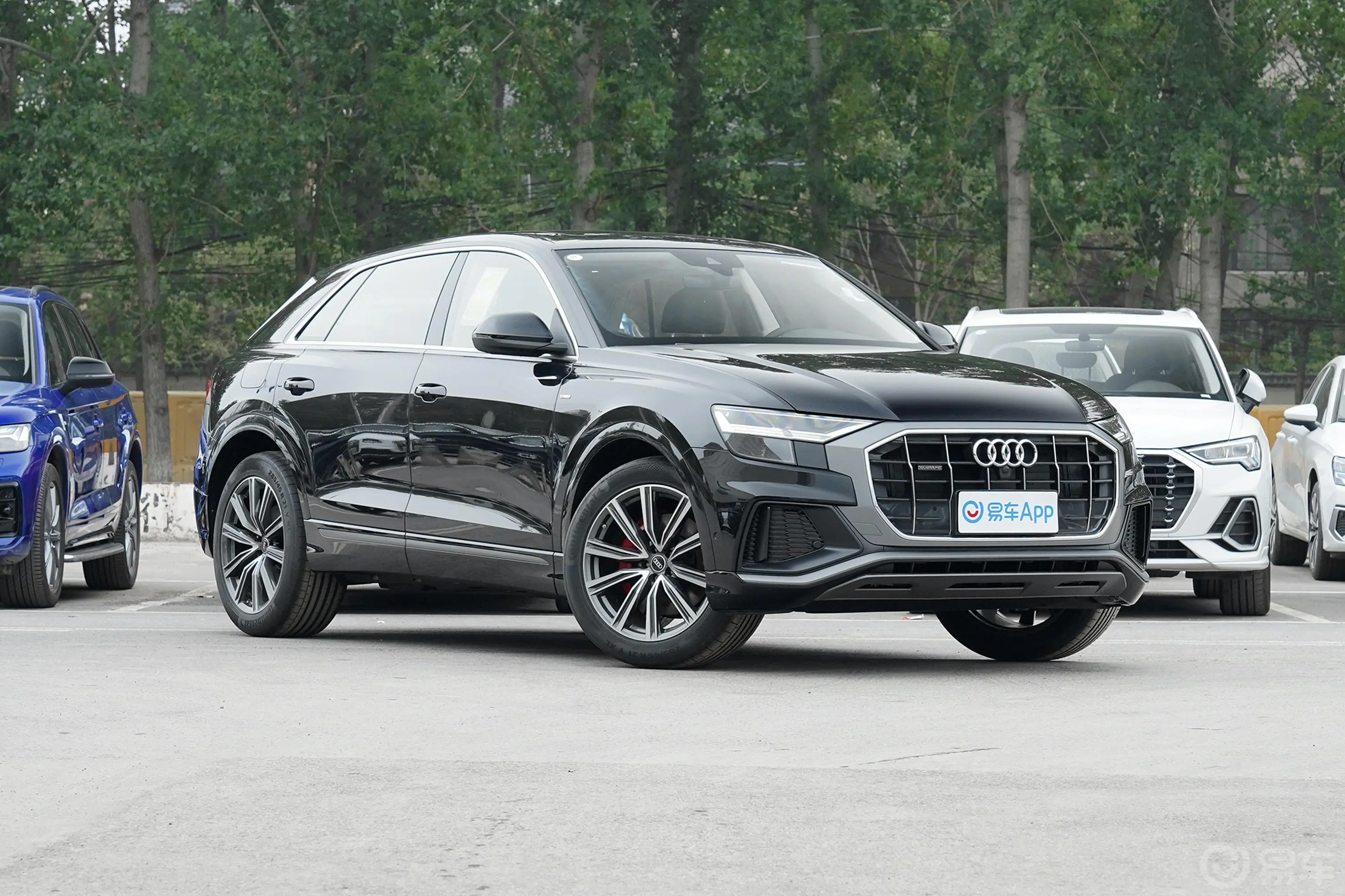 奥迪Q845 TFSI quattro 臻选动感型侧前45度车头向右水平