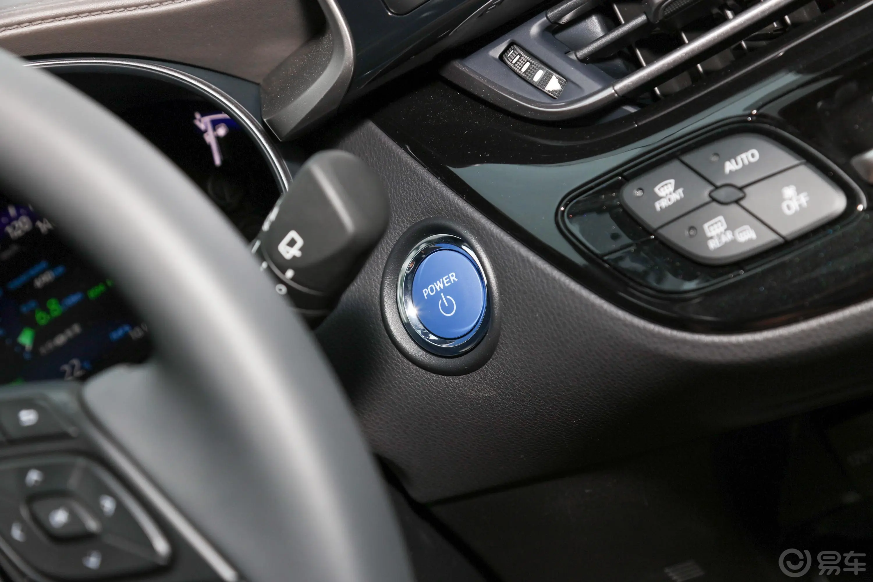 丰田C-HR双擎 2.0L 尊贵版钥匙孔或一键启动按键