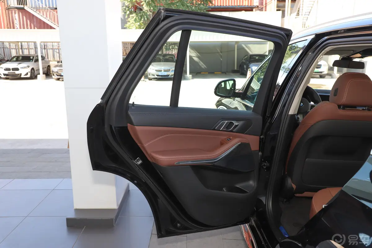 宝马X5(进口)改款 xDrive30i M运动套装驾驶员侧后车门
