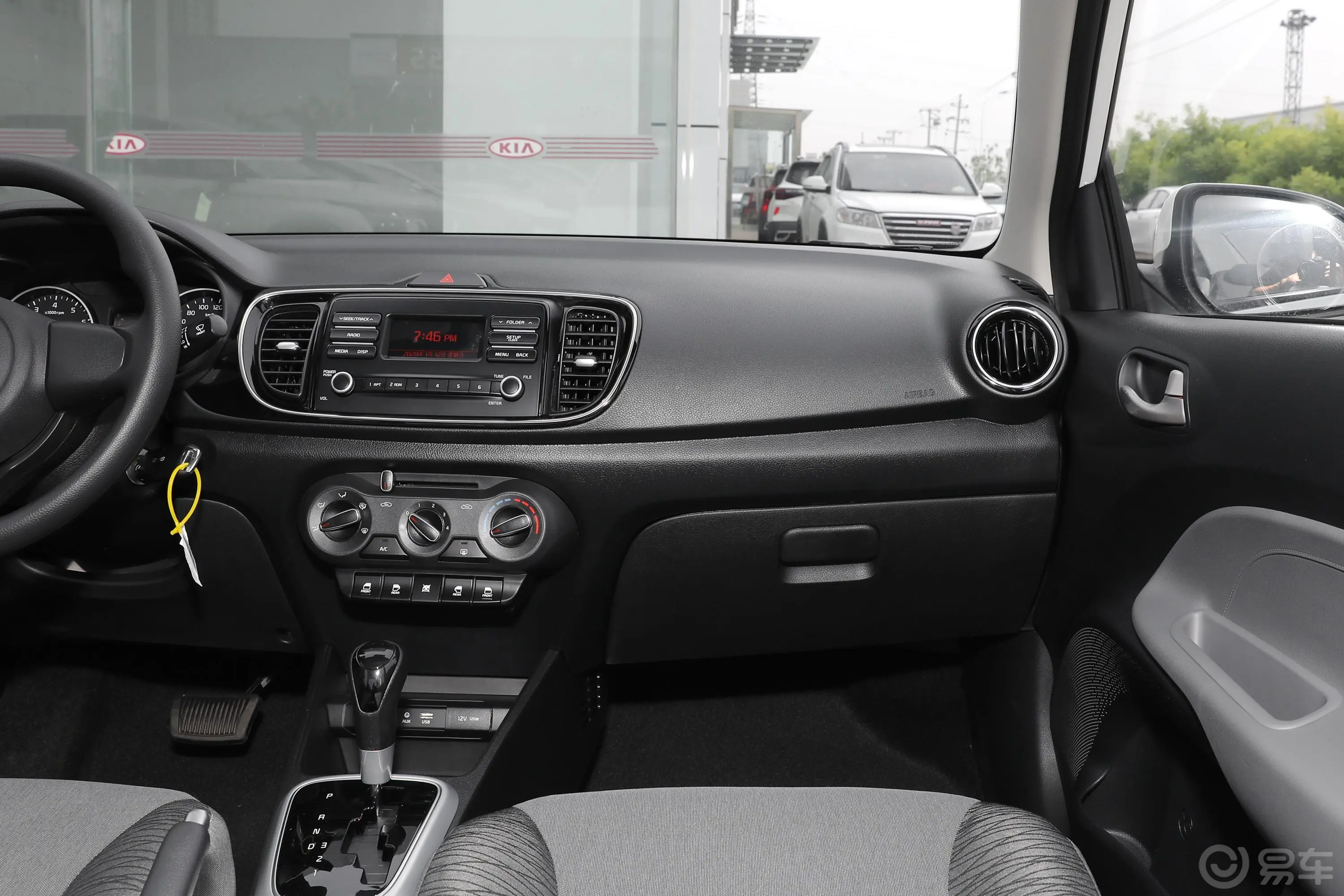 焕驰改款 1.4L 自动 舒适天窗版副驾驶位区域