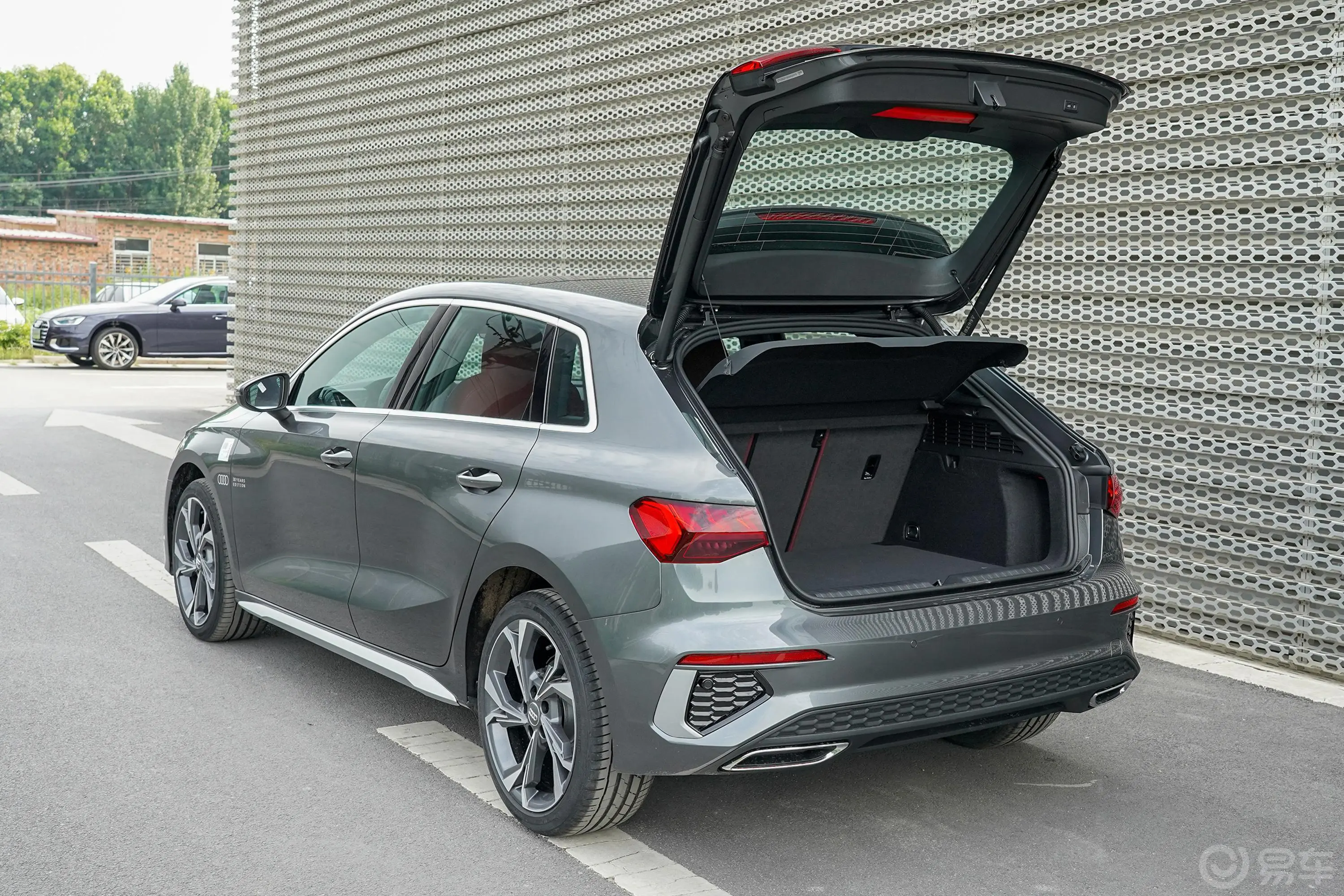 奥迪A3Sportback 35 TFSI 进享人生版后备厢开启45度侧拍