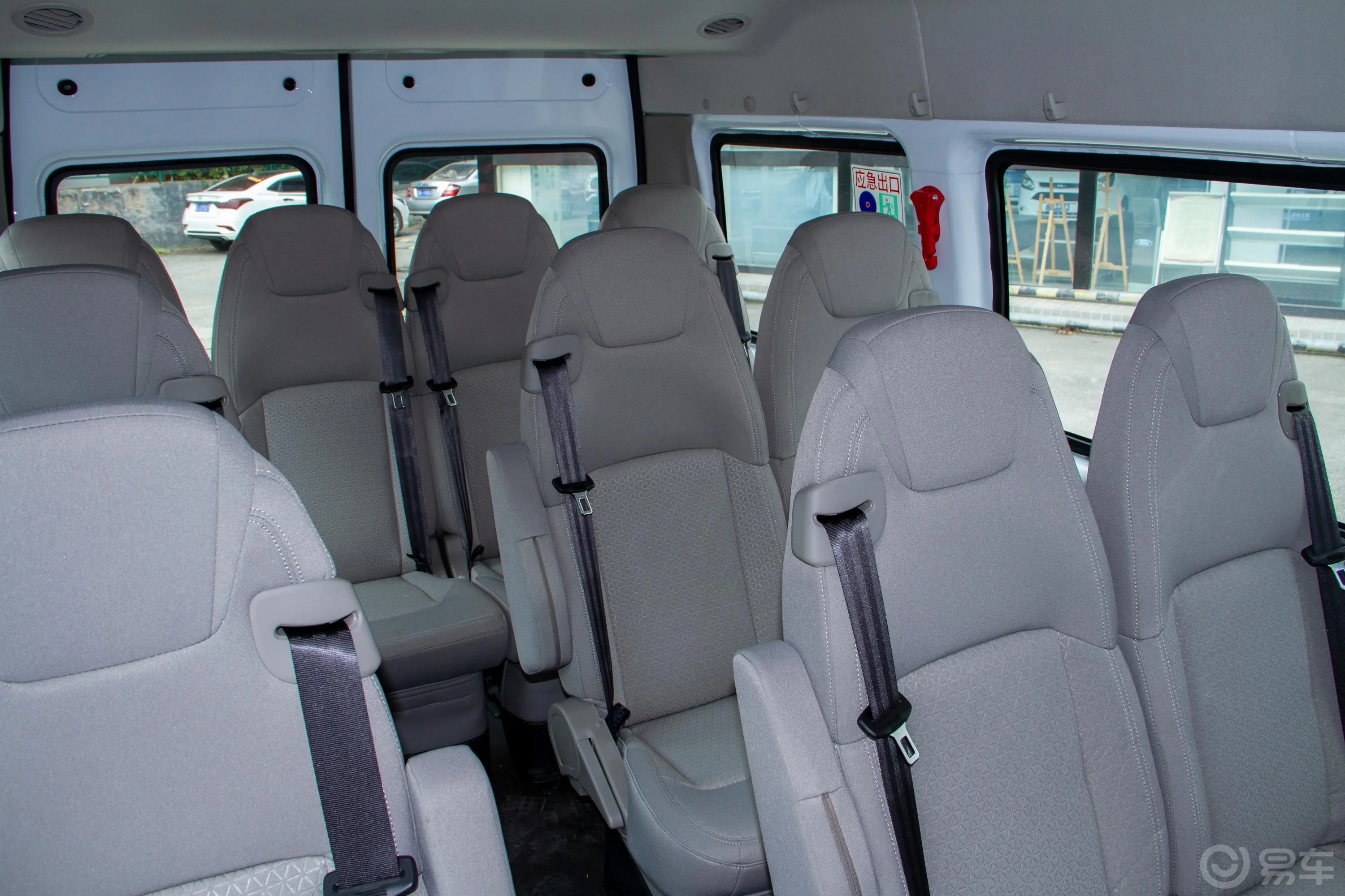 新世代全顺Pro 2.2T AMT 5.9米长轴后双胎中顶 普通型客车 15座 柴油 国VI空间