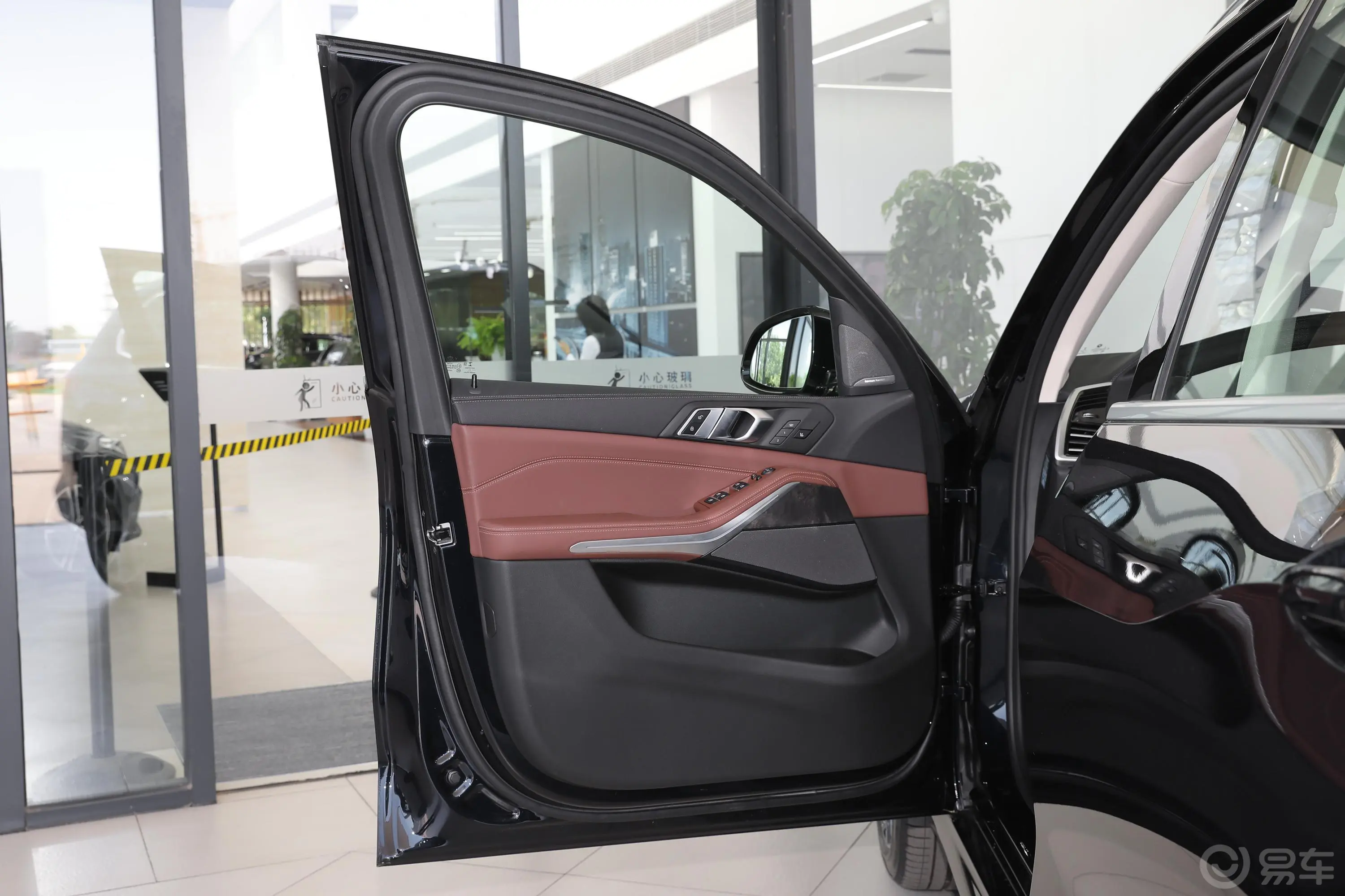 宝马X5(进口)改款 xDrive40i 尊享型 M运动套装驾驶员侧前车门