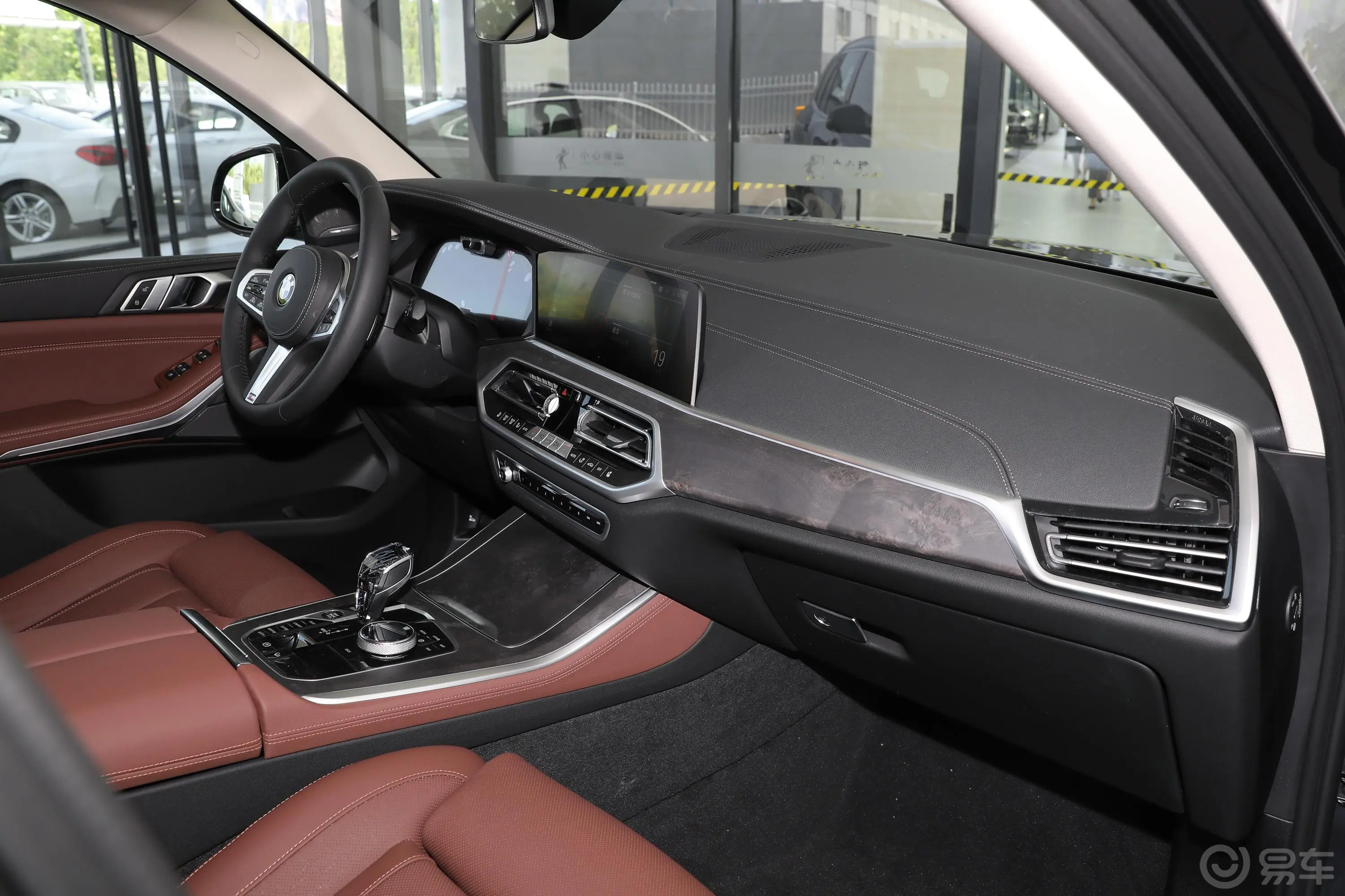 宝马X5(进口)改款 xDrive40i 尊享型 M运动套装内饰全景副驾驶员方向