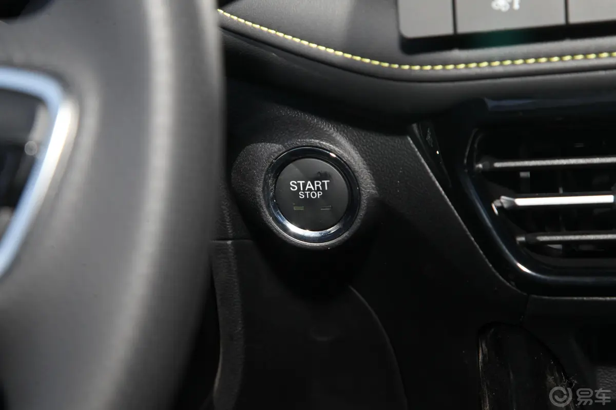 荣威i51.5L CVT铂金版钥匙孔或一键启动按键