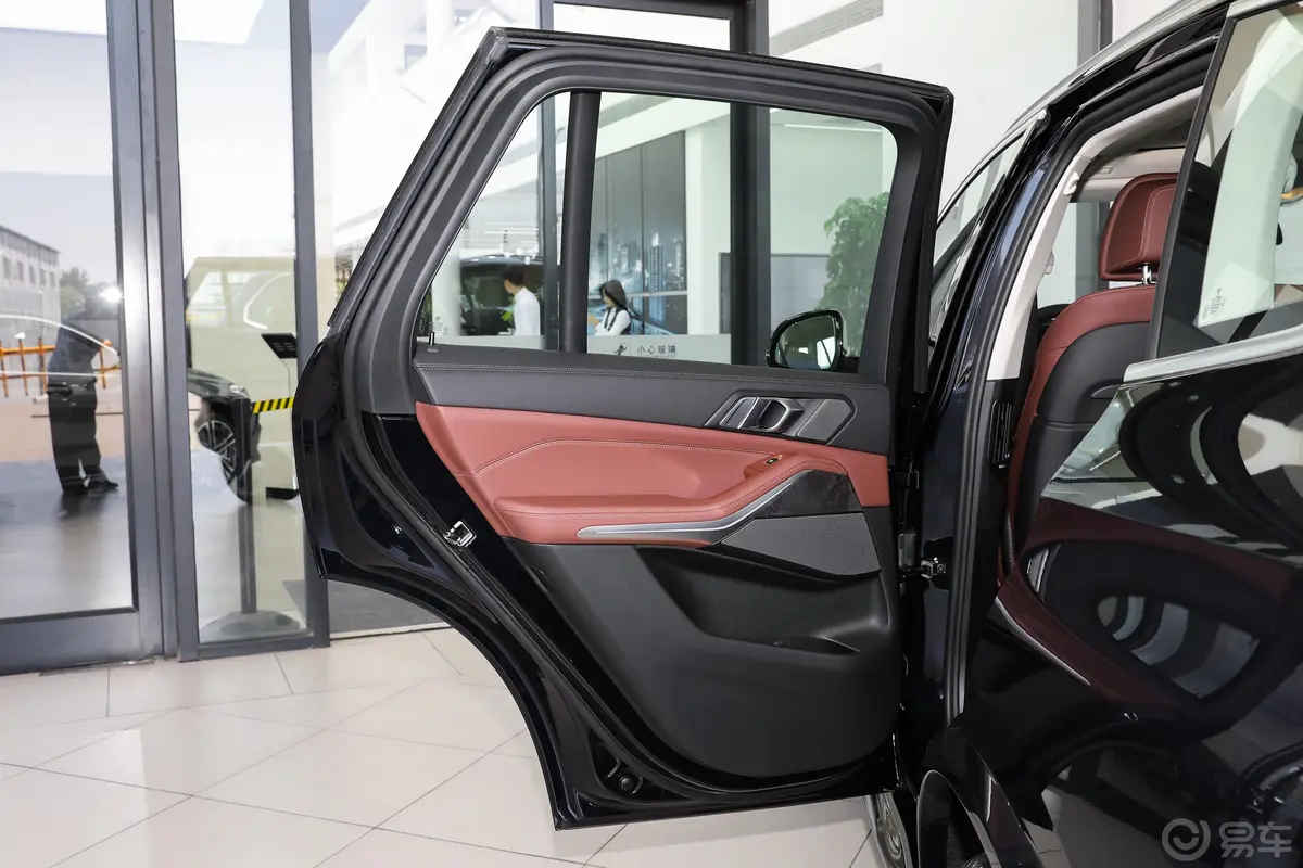 宝马X5(进口)改款 xDrive40i 尊享型 M运动套装驾驶员侧后车门