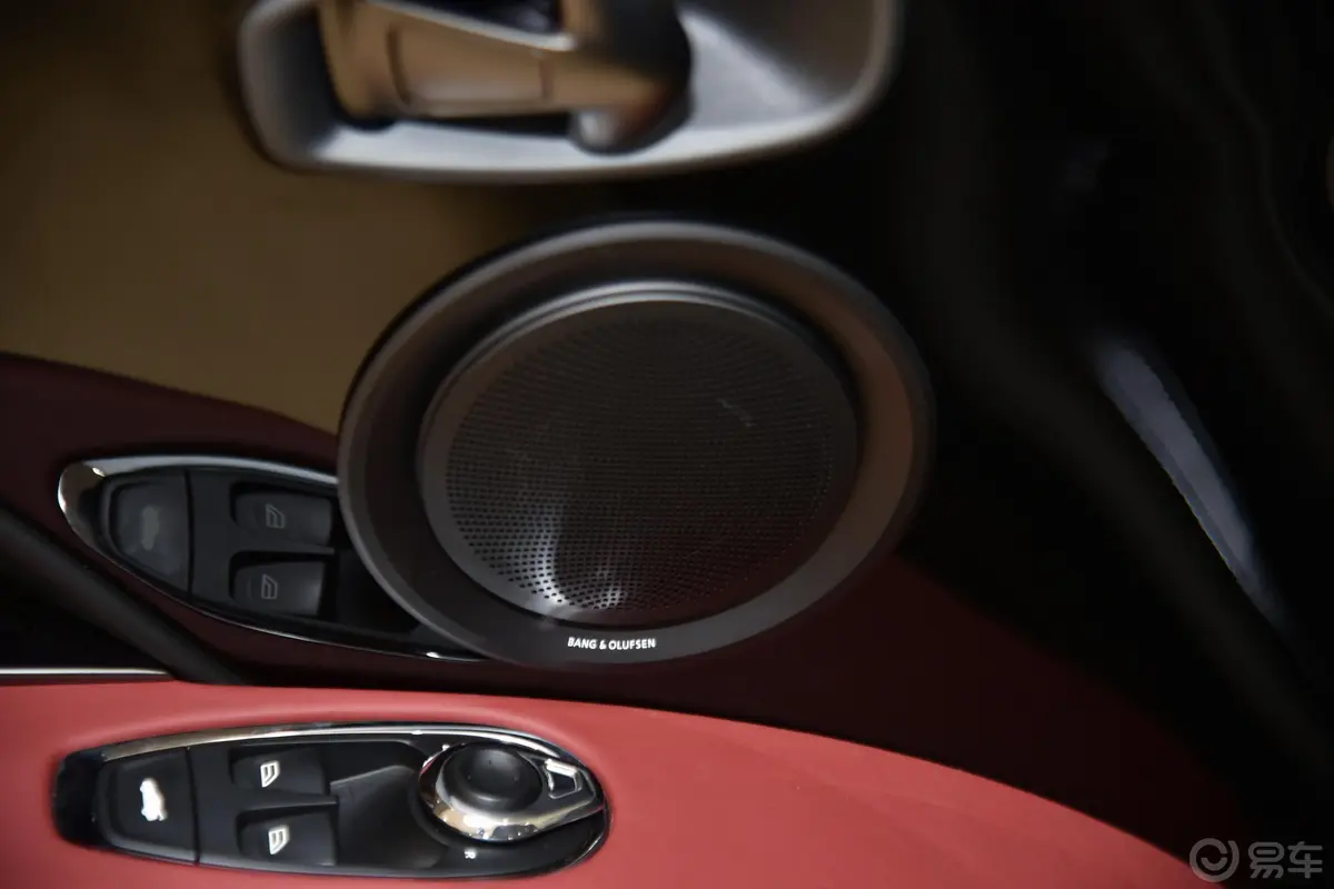 阿斯顿·马丁DBSDBS Superleggera V12 Coupe音响和品牌