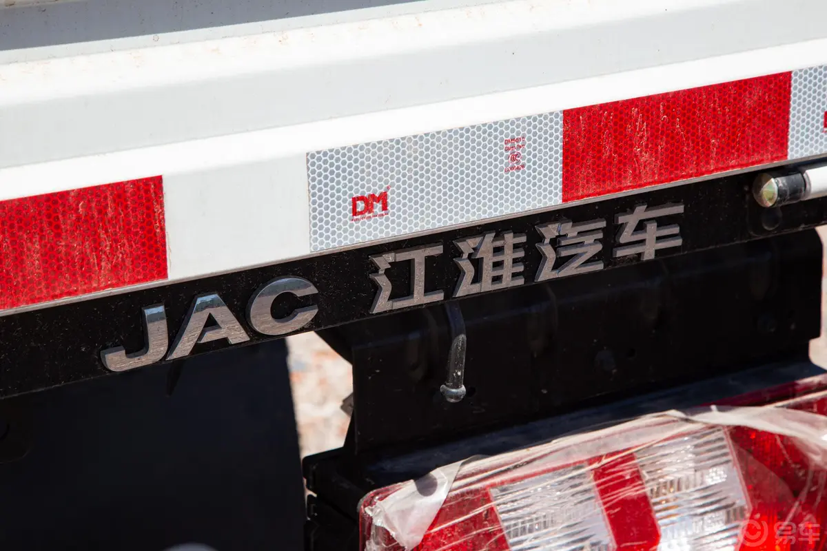 康铃J5J5 锐捷特 2.2L 130马力 轴距3300 排半栏板轻卡 柴油 国VI外观