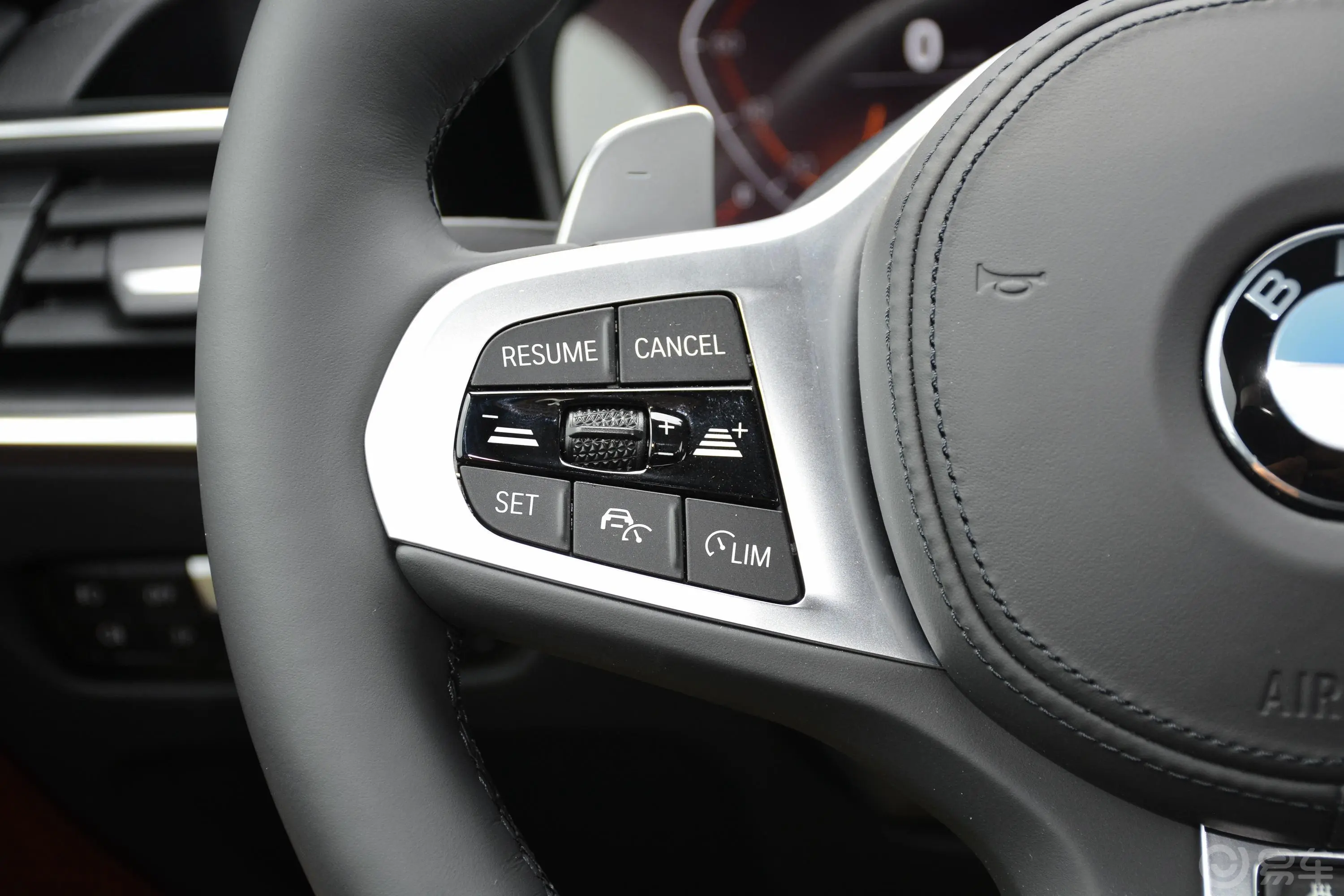 宝马4系改款 双门轿跑车 430i M运动曜夜套装左侧方向盘功能按键
