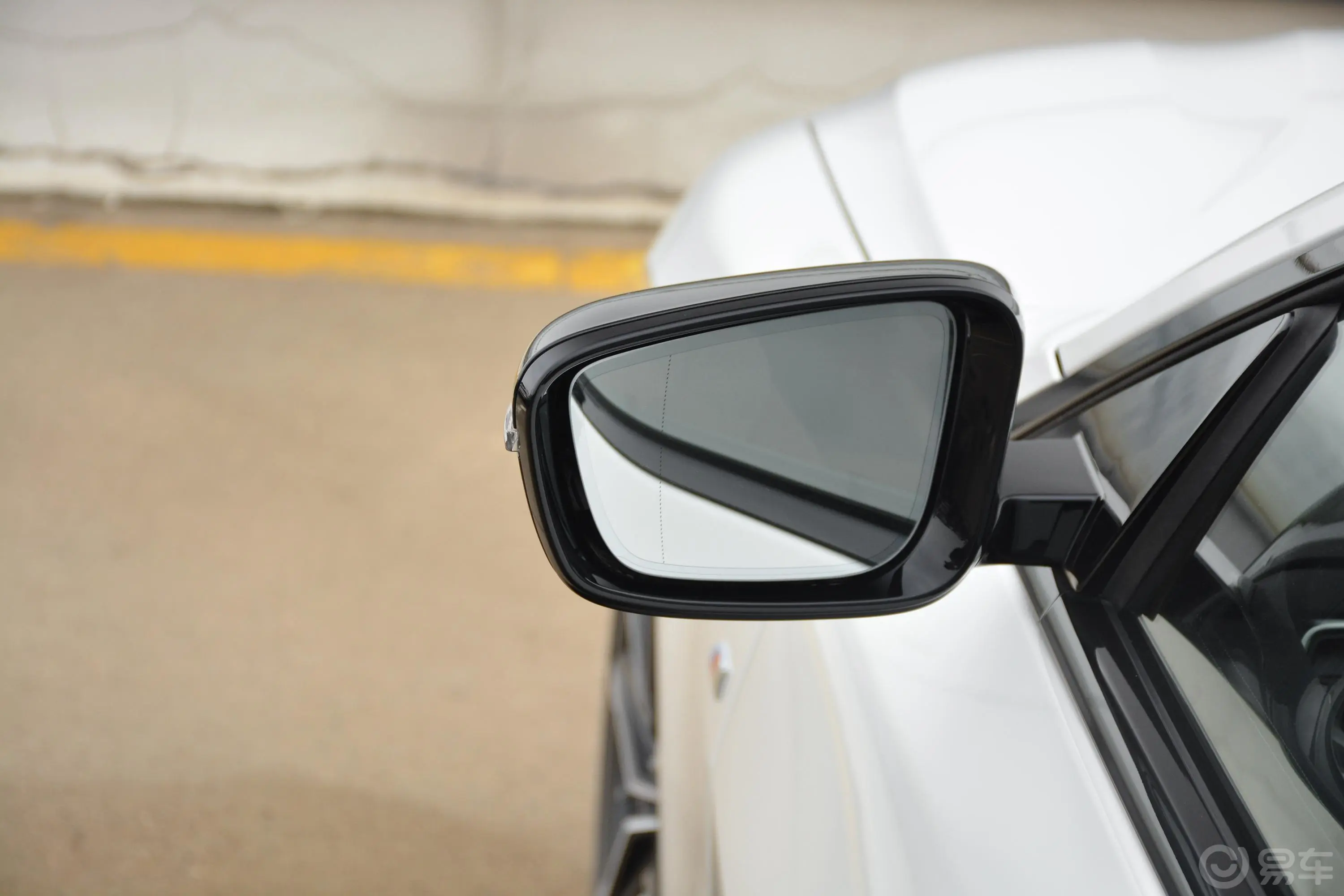 宝马4系改款 双门轿跑车 430i M运动曜夜套装后视镜镜面