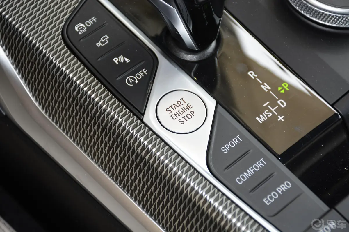 宝马4系改款 敞篷轿跑车 430i M运动曜夜套装钥匙孔或一键启动按键