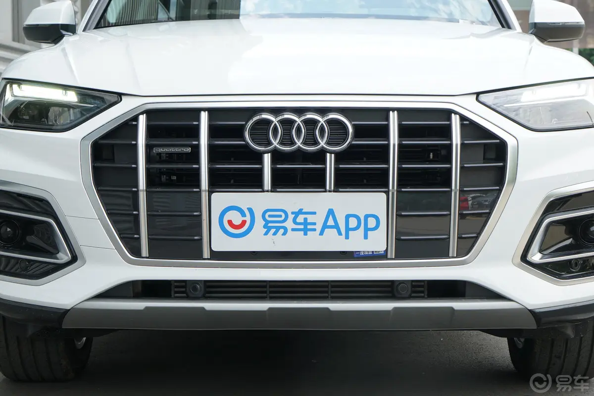 奥迪Q5L40 TFSI 时尚致雅型外观