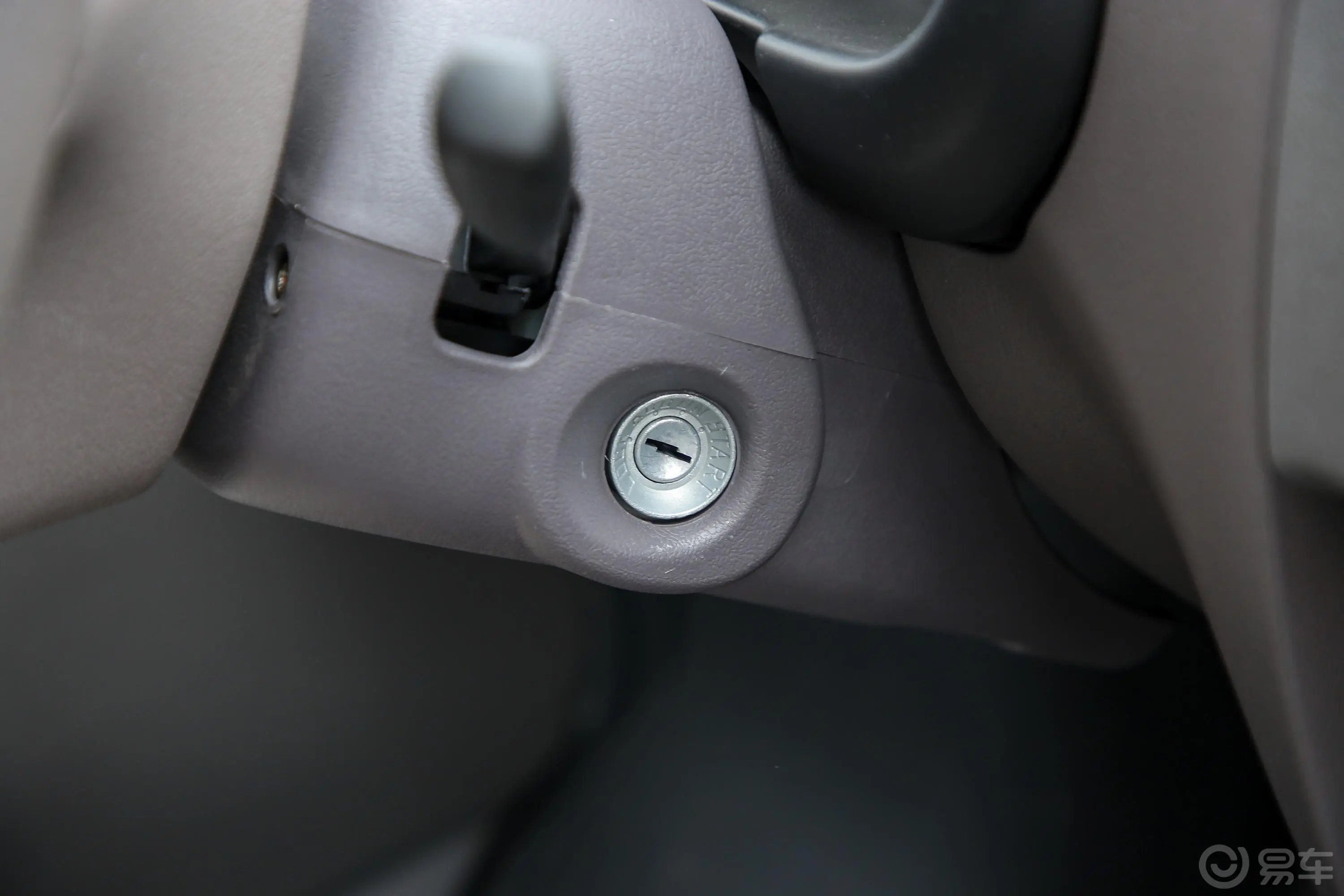 长安V3渝安1.2L 91马力 厢货 双排 标准版 汽油 国Ⅵ钥匙孔或一键启动按键
