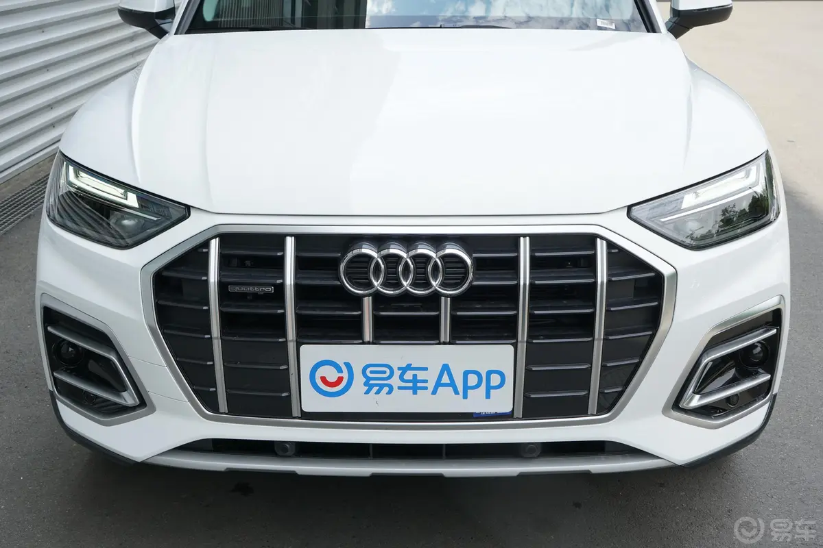 奥迪Q5L40 TFSI 时尚致雅型外观