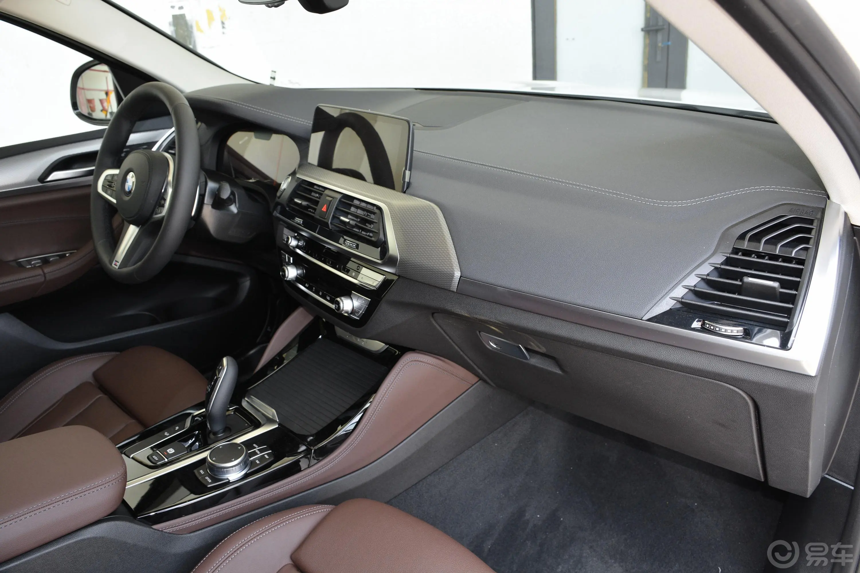 宝马X4改款 xDrive25i M运动套装内饰全景副驾驶员方向