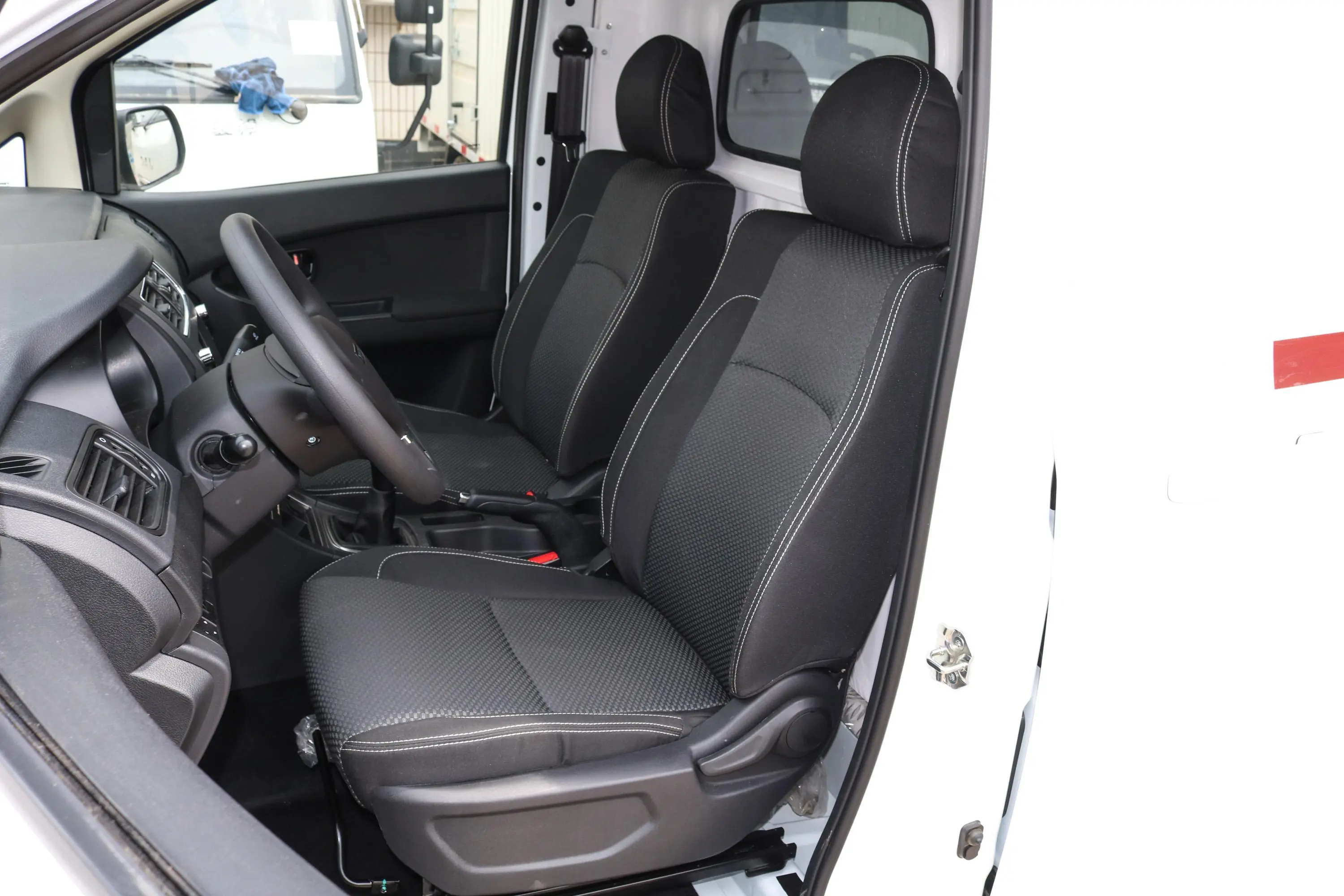斯派卡1.5L 手动 创富封窗型驾驶员座椅
