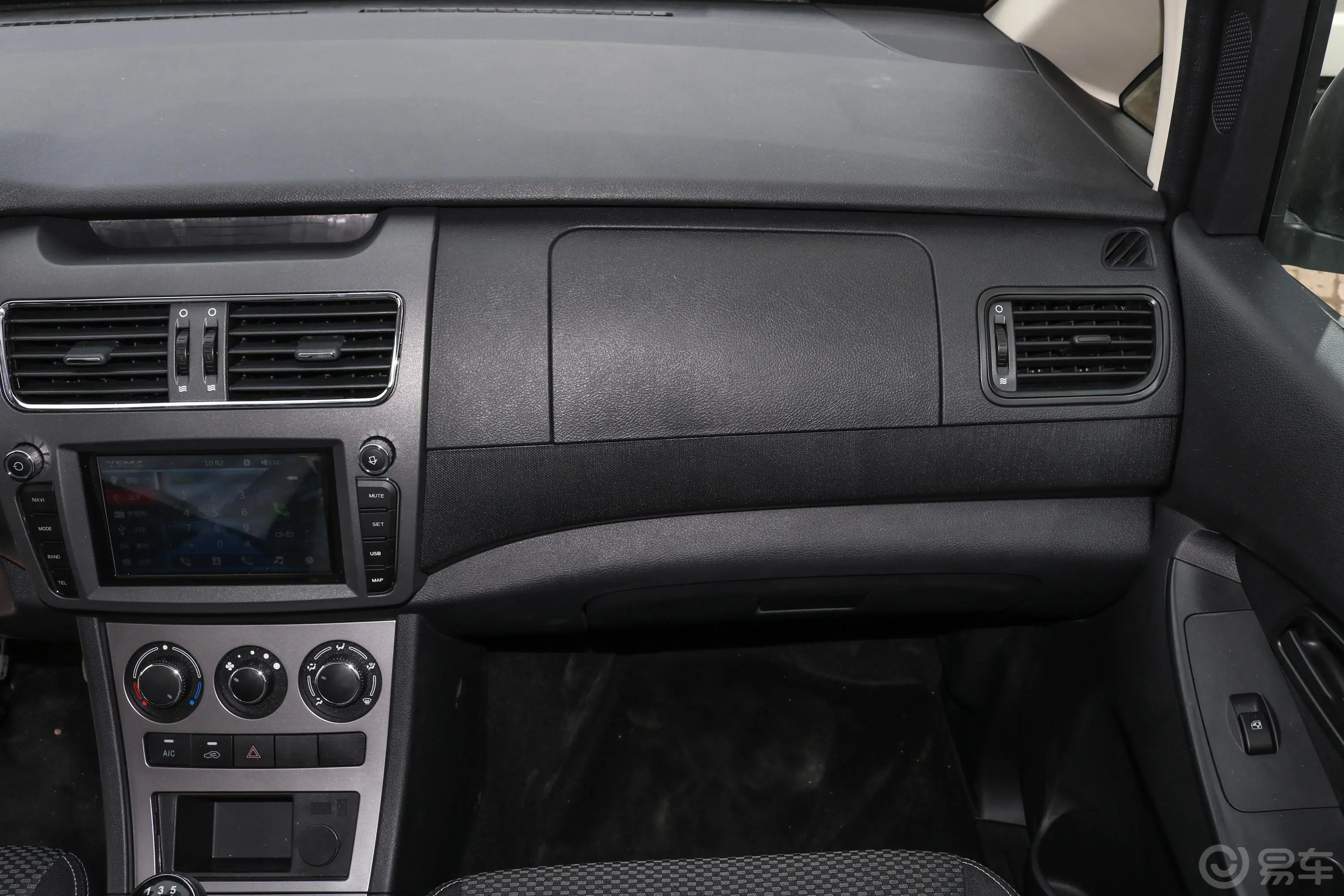 斯派卡1.5L 手动 创富封窗型副驾驶位区域