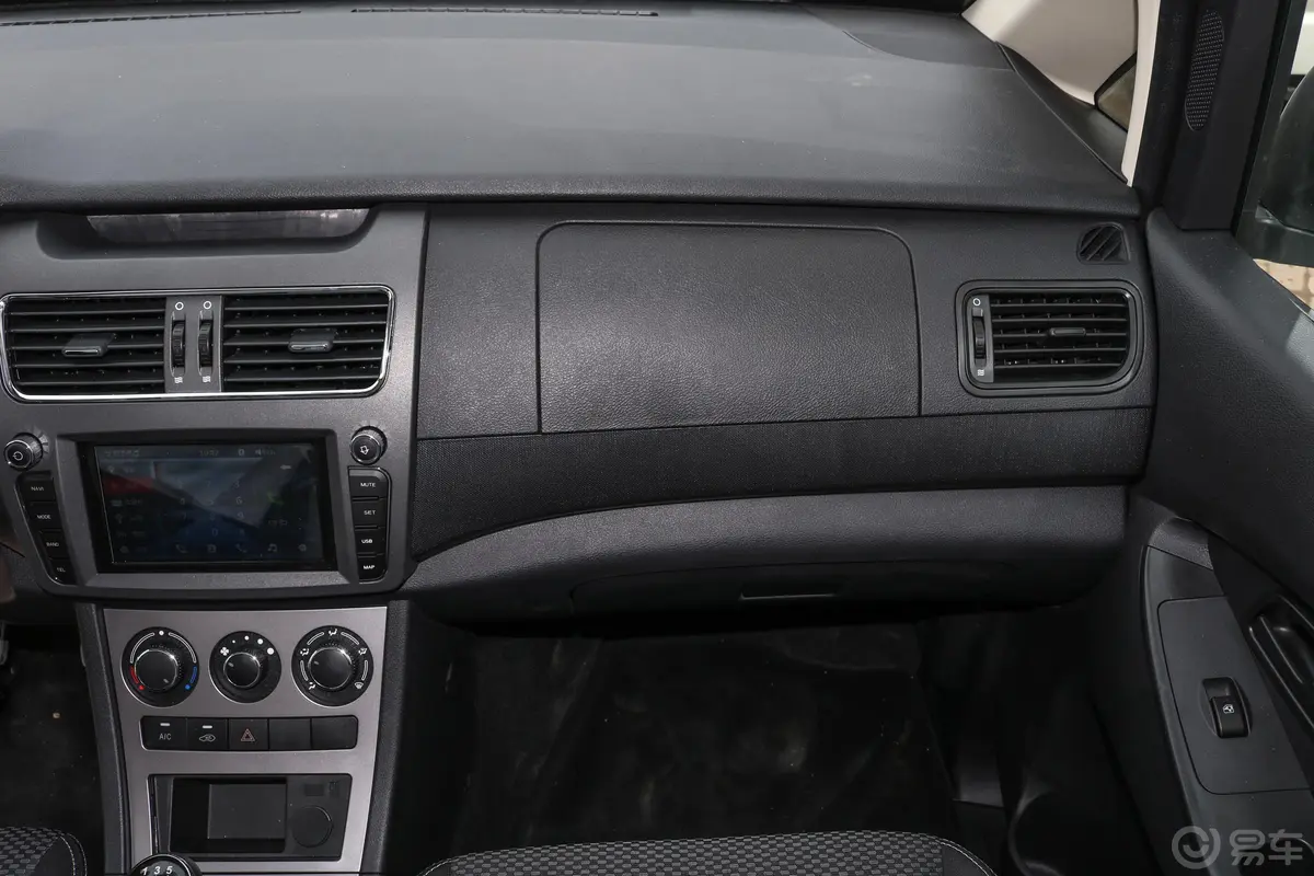 斯派卡1.5L 手动 创富封窗型副驾驶位区域