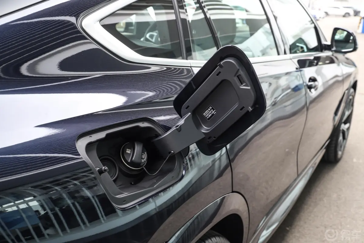 宝马X6改款 xDrive40i 尊享型 M运动套装油箱盖