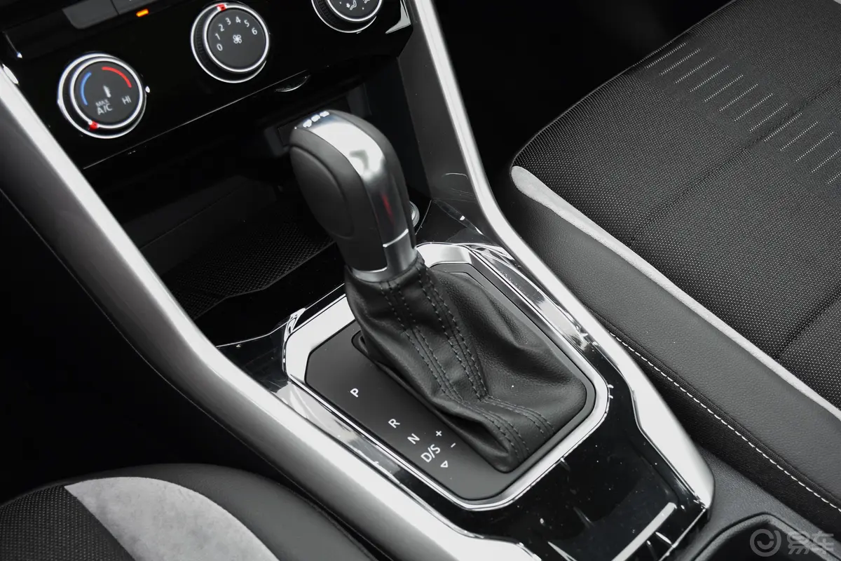探歌改款 280TSI 双离合 两驱 精英智联版换挡装置