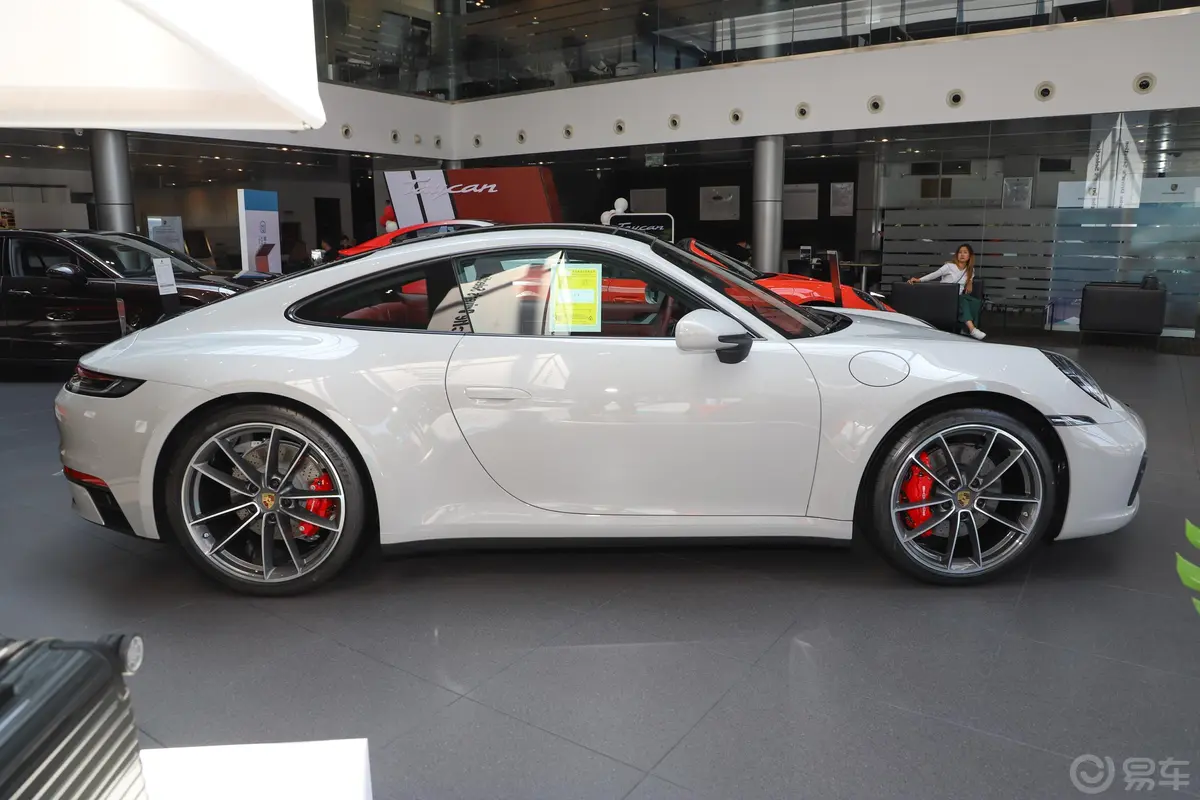 保时捷911Carrera S 3.0T正侧车头向右水平