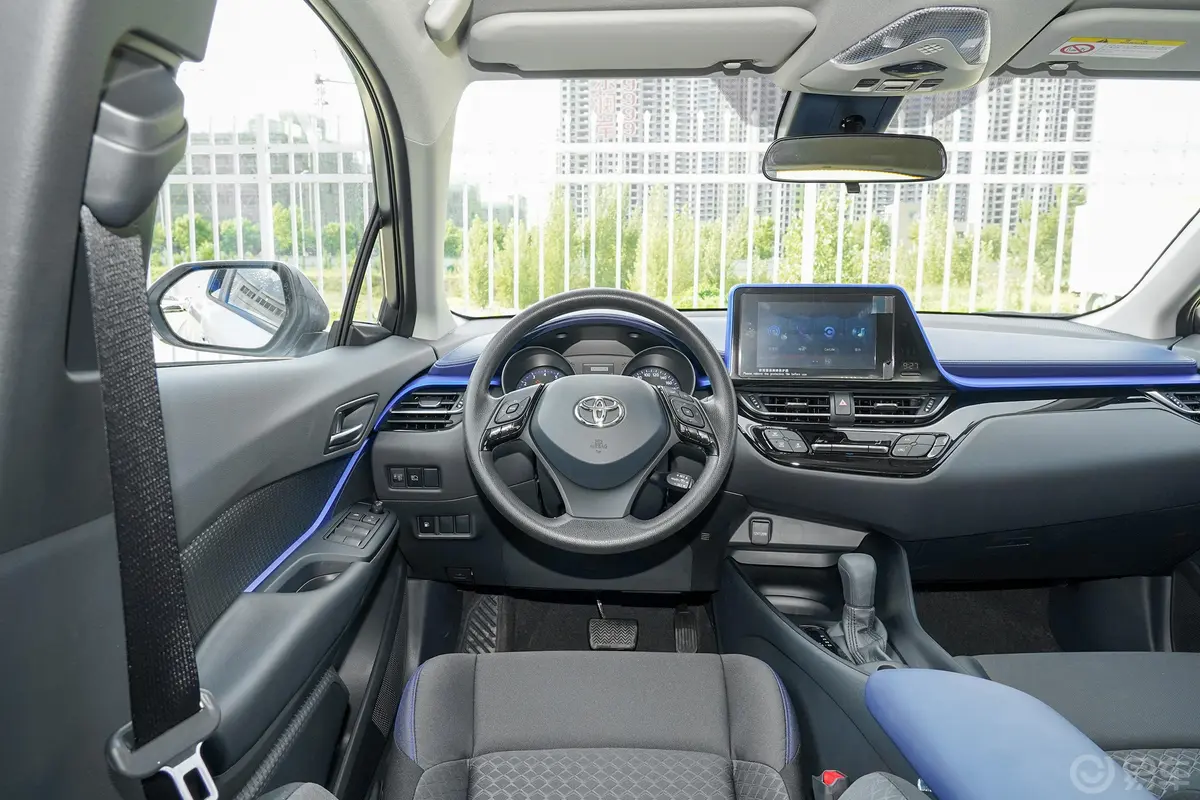 丰田C-HR2.0L 舒适版驾驶位区域