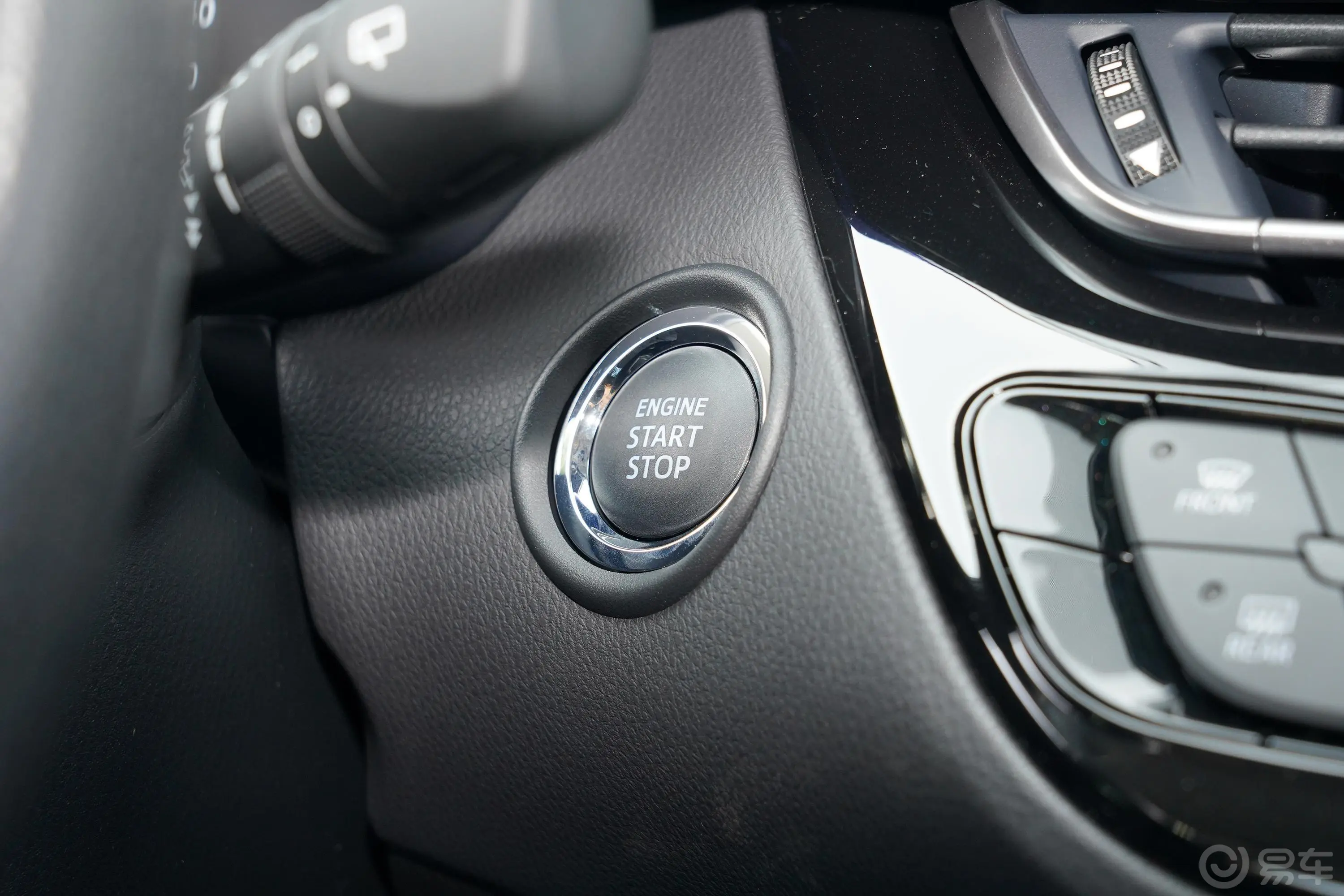 丰田C-HR2.0L 舒适版钥匙孔或一键启动按键