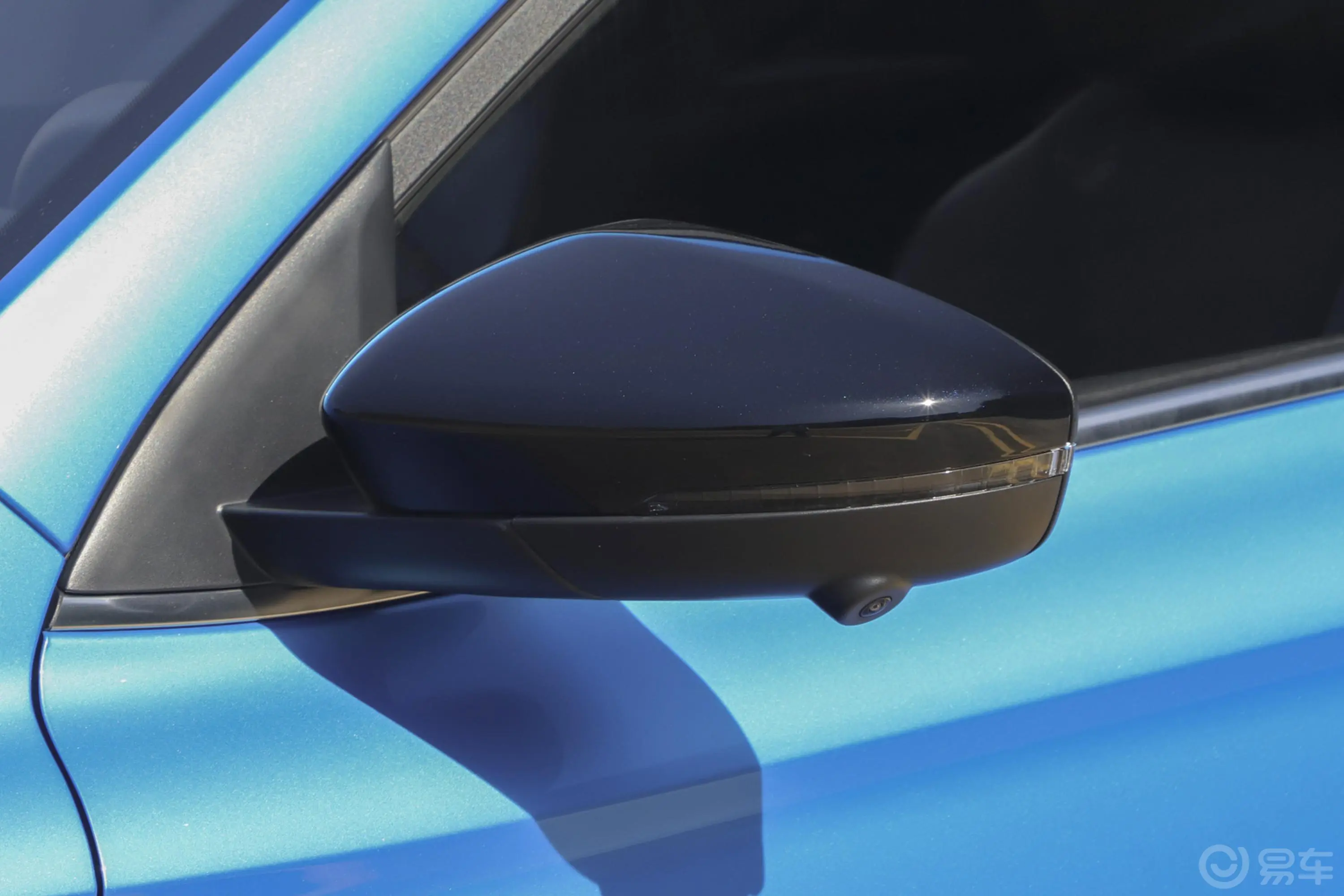 荣威i51.5L CVT钻石版主驾驶后视镜背面
