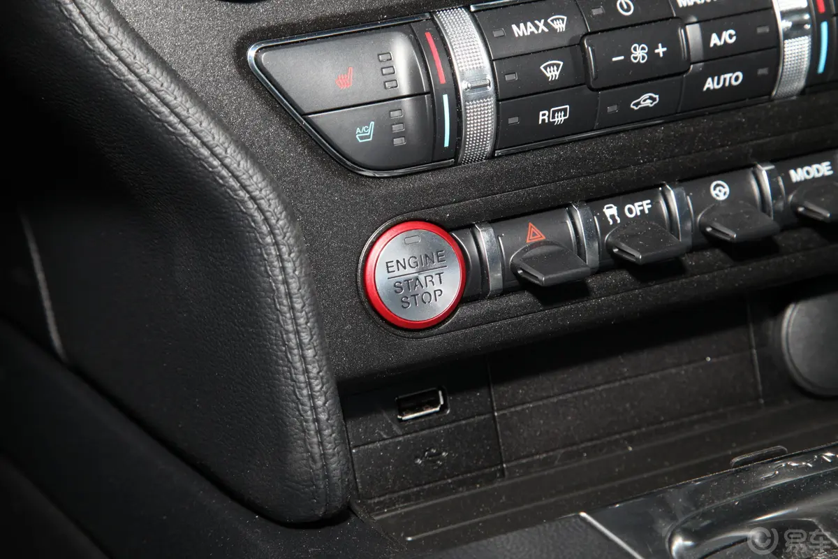 Mustang2.3T 基本版钥匙孔或一键启动按键