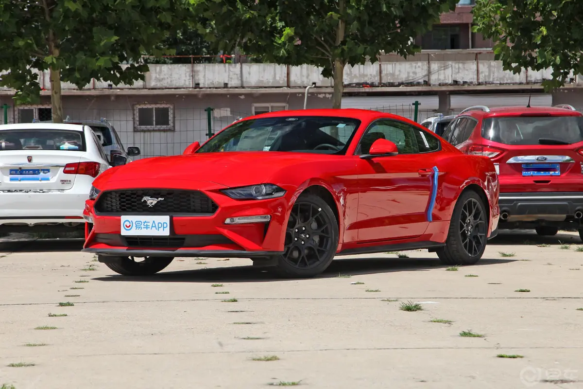Mustang2.3T 基本版侧前45度车头向左水平