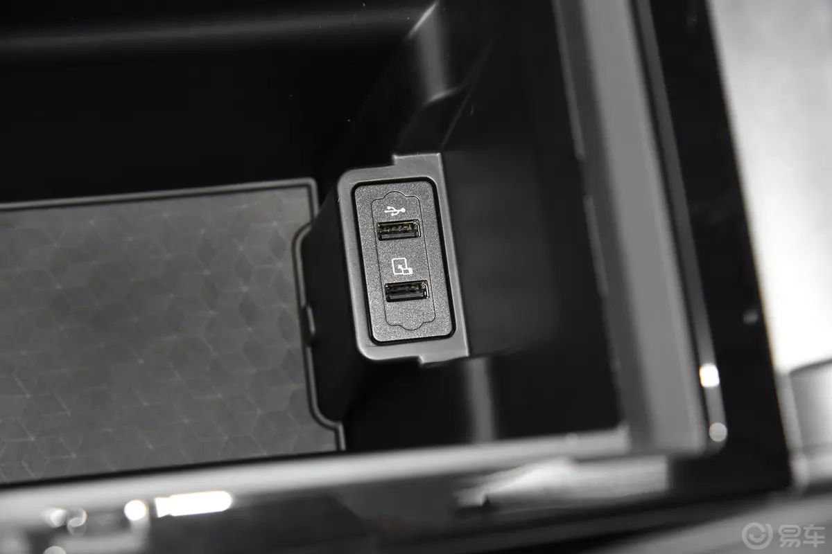 瑞虎8鲲鹏版 290TGDI 双离合逐风版内饰